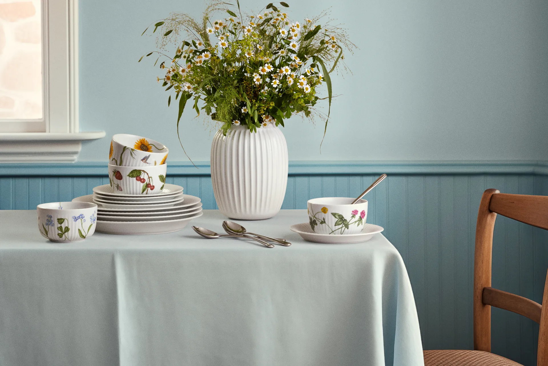 Hammershøi vase medium, white Kähler