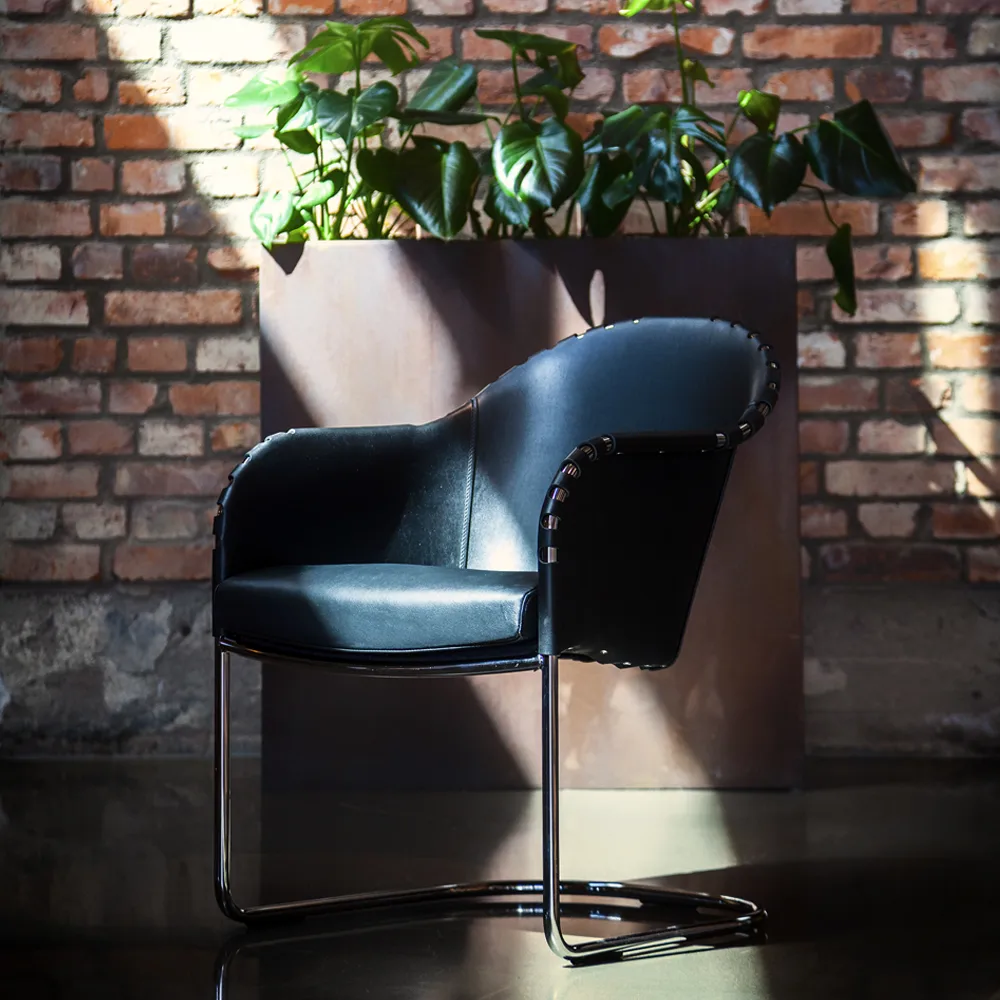 Ingo V.I.P armchair, Black 9110-chrome Källemo