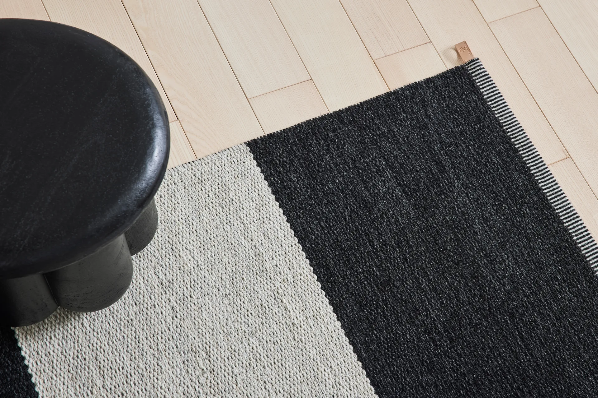 Wide Stripe Icon rug 195x300 cm, Midnight black Kasthall