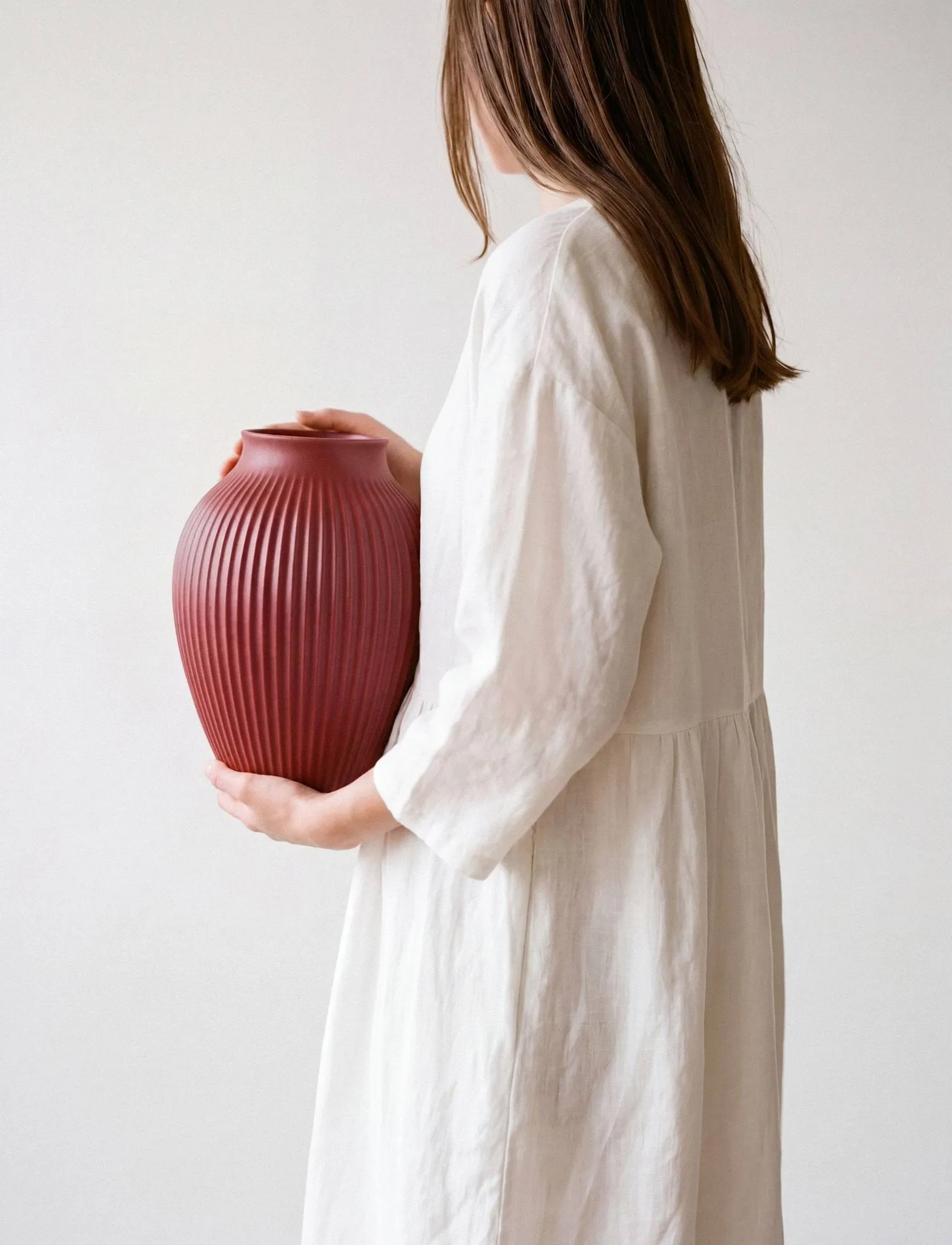 Knabstrup vase ribbed 20 cm, Soft cherry red Knabstrup Keramik