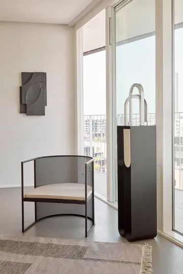 Curved pedestal - Black - Kristina Dam Studio