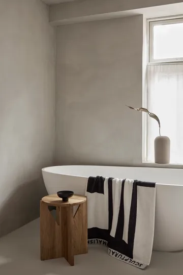 Simple stool Ø36 cm - Warm lacquered oak - Kristina Dam Studio