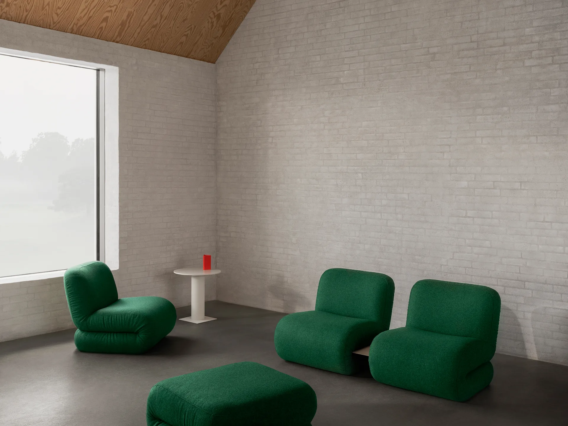 Bau armchair, Vidar 0542 red, straight Lammhults
