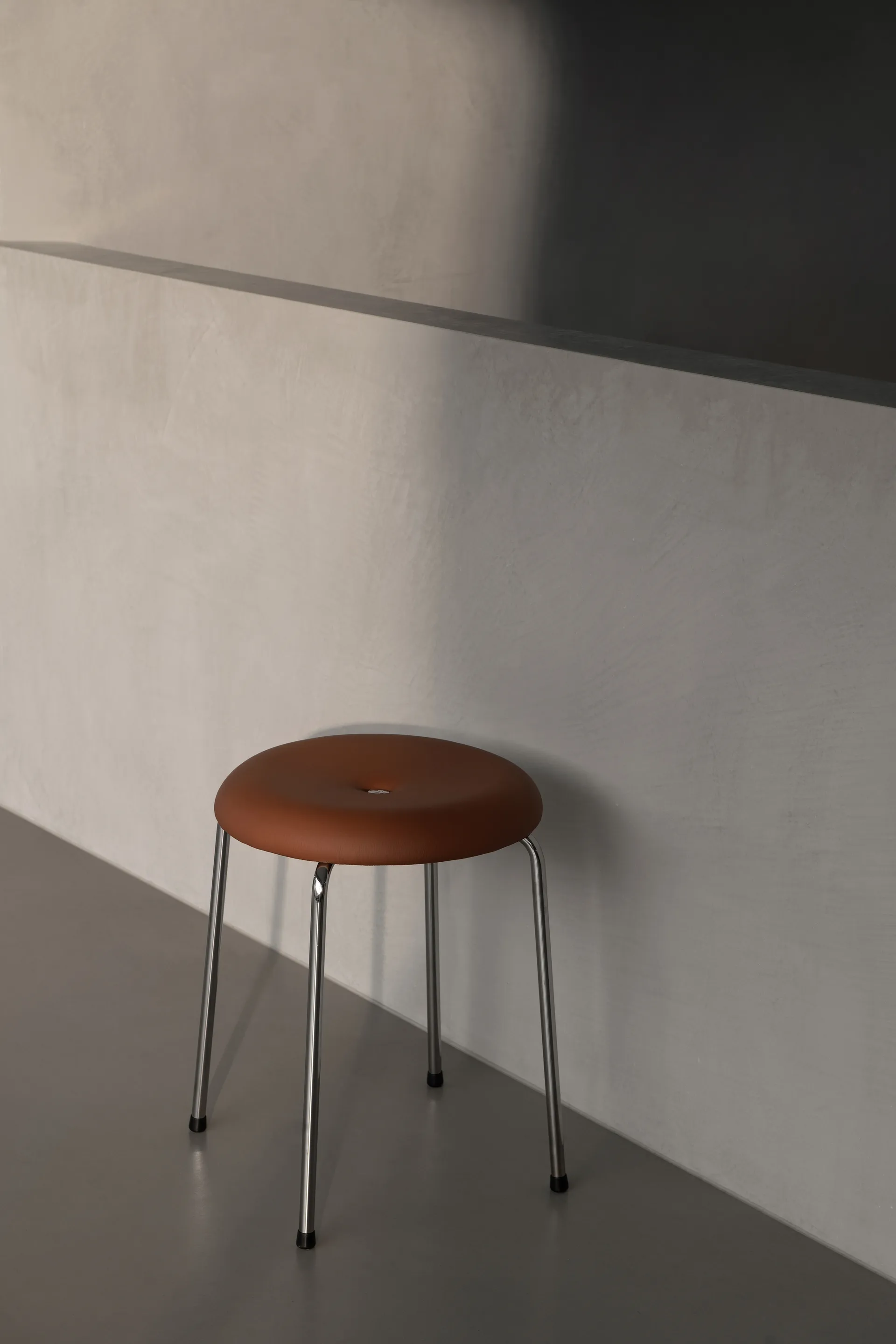 Stool bench, Cognac leather–chrome frame, 45 cm Lammhults