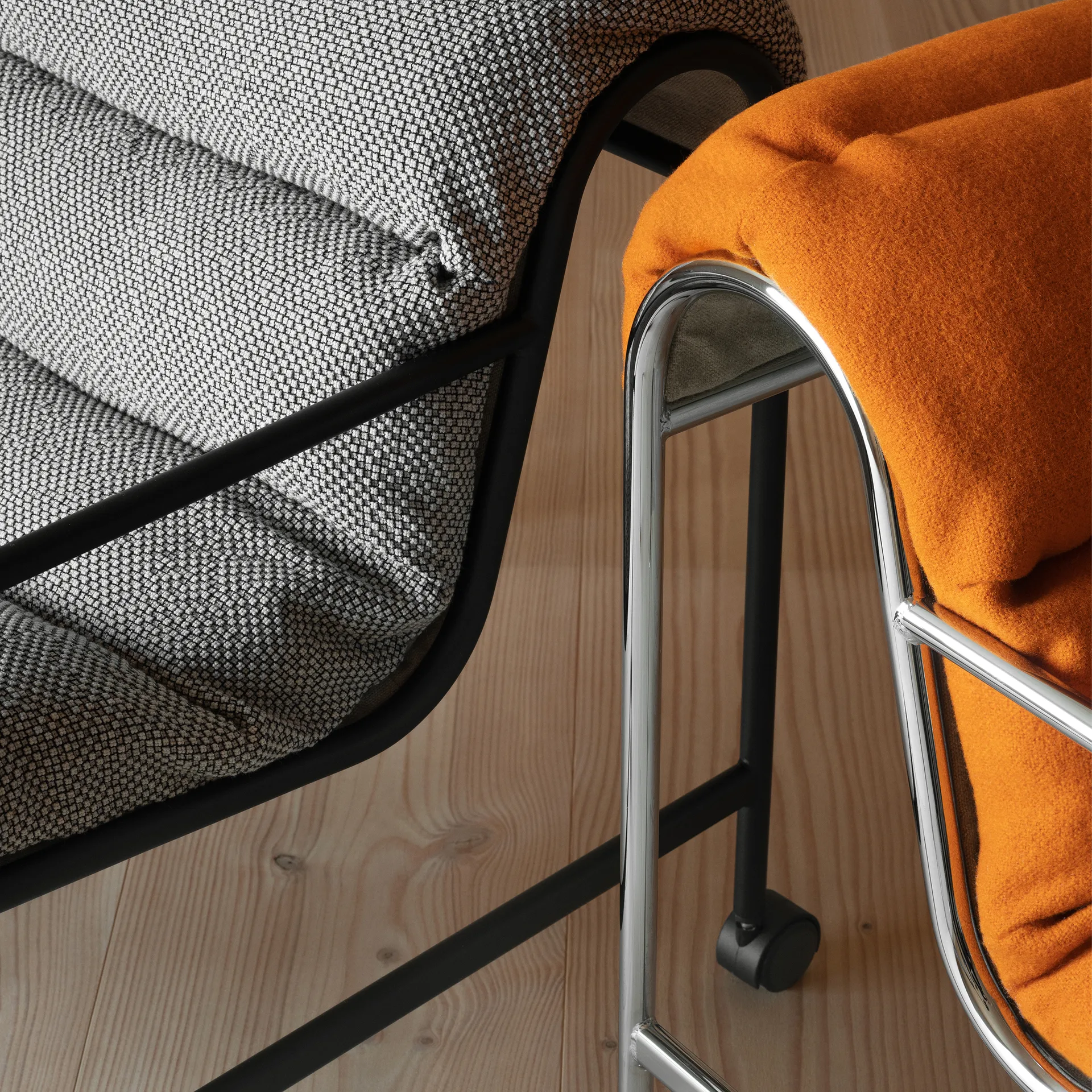 Sunny armchair with armrests, Leather Cognac–chrome frame with wheels Lammhults
