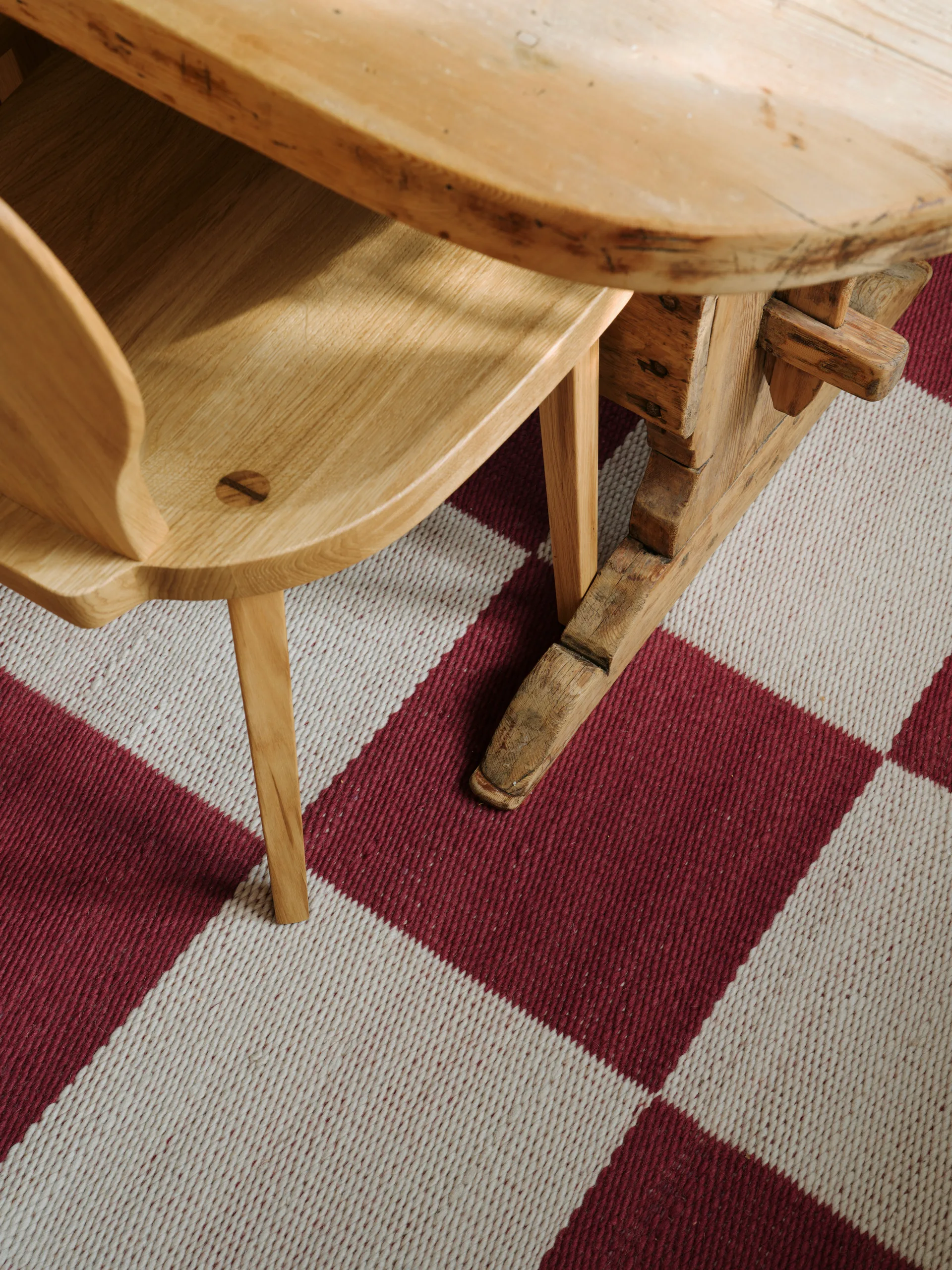 Chess wool rug, Burgundy, 250x350 cm Layered