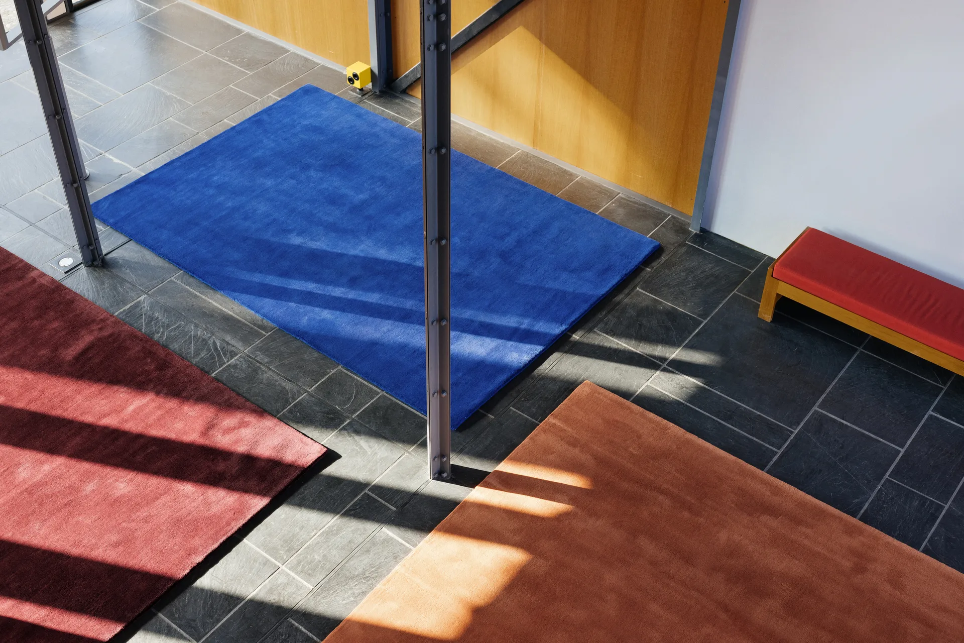 Solid Wool wool rug, Dark blue, 250x350 cm Layered