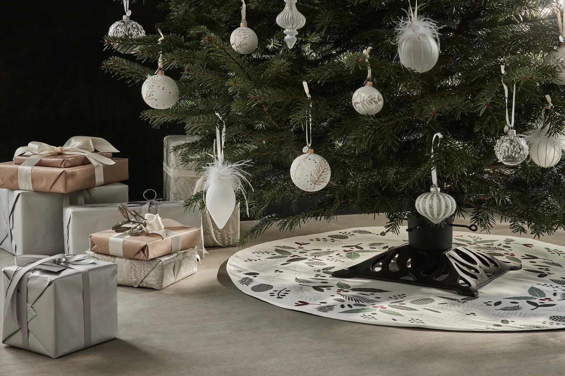 Cadelia bauble feather Ø6 cm, white-light gold Lene Bjerre