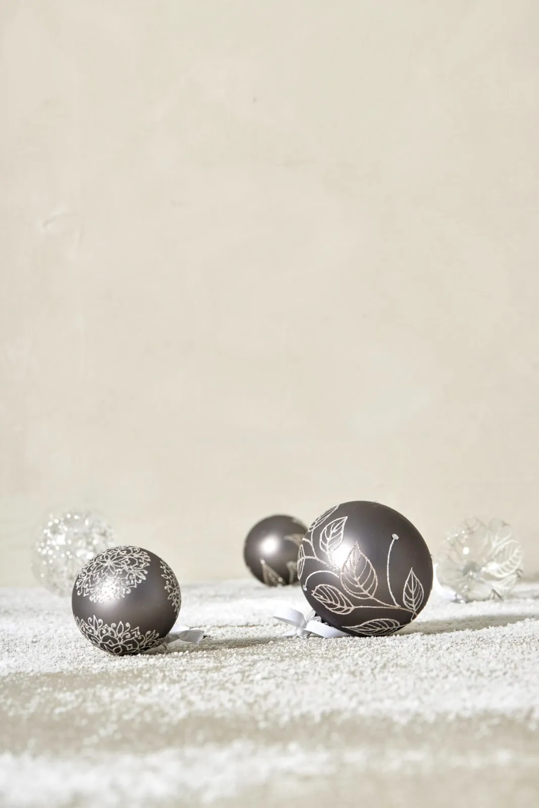 Cadelia Christmas bauble Ø8 cm, Dark grey, snowflake Lene Bjerre