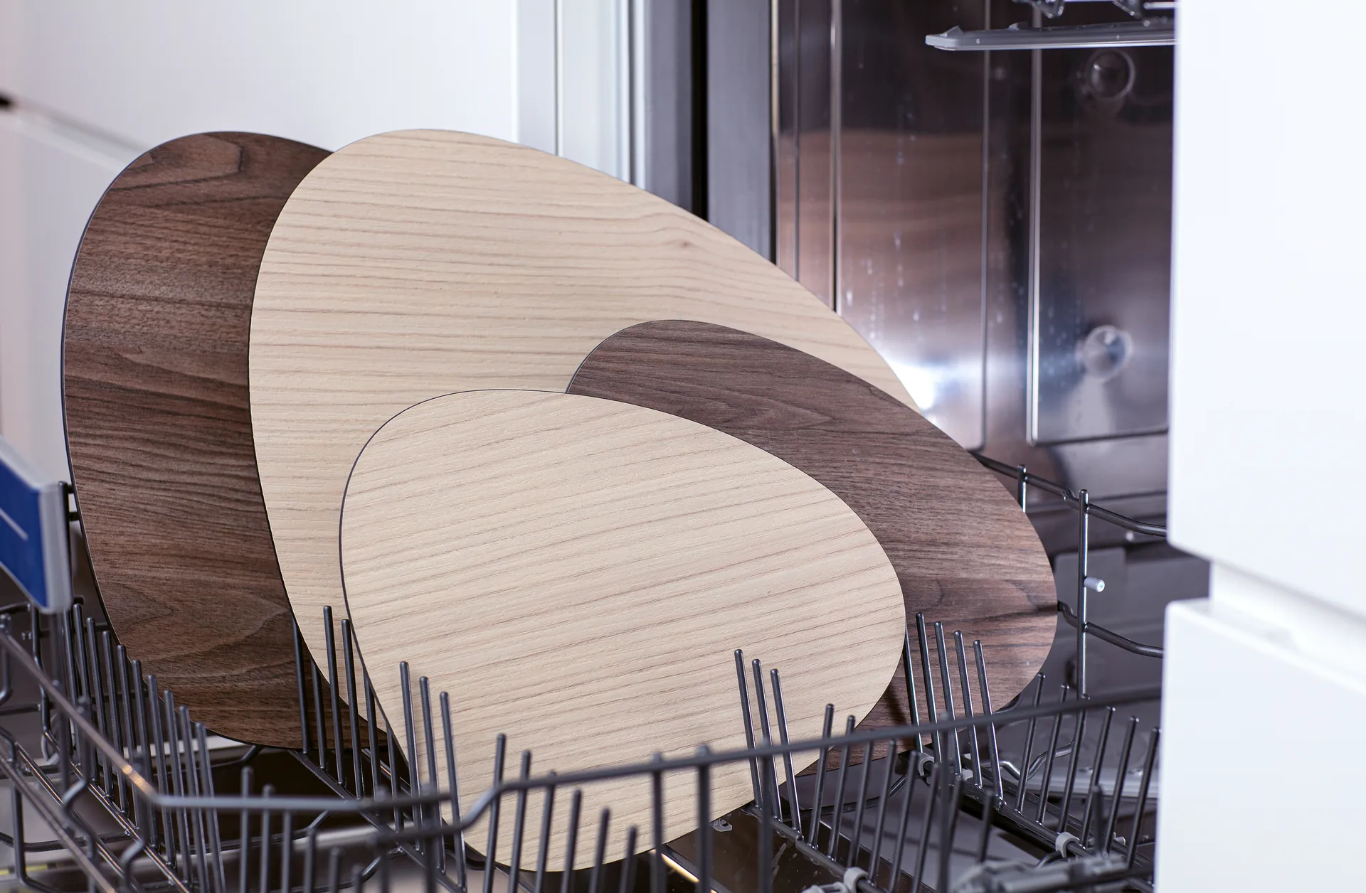 Cut & Serve curve chopping board S, Ash LIND DNA