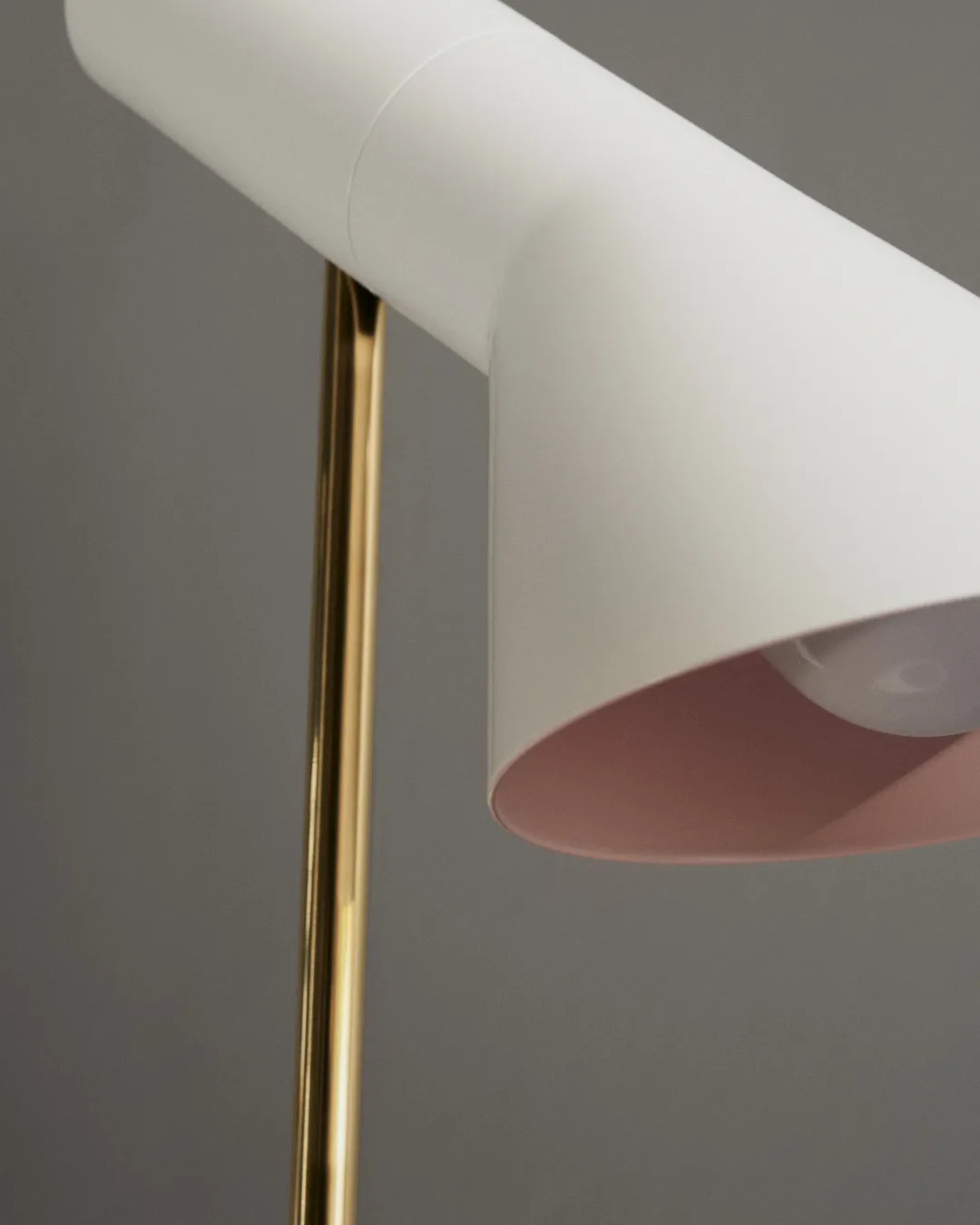 AJ Mini Anniversary edition table lamp, Matte white-pale rose Louis Poulsen
