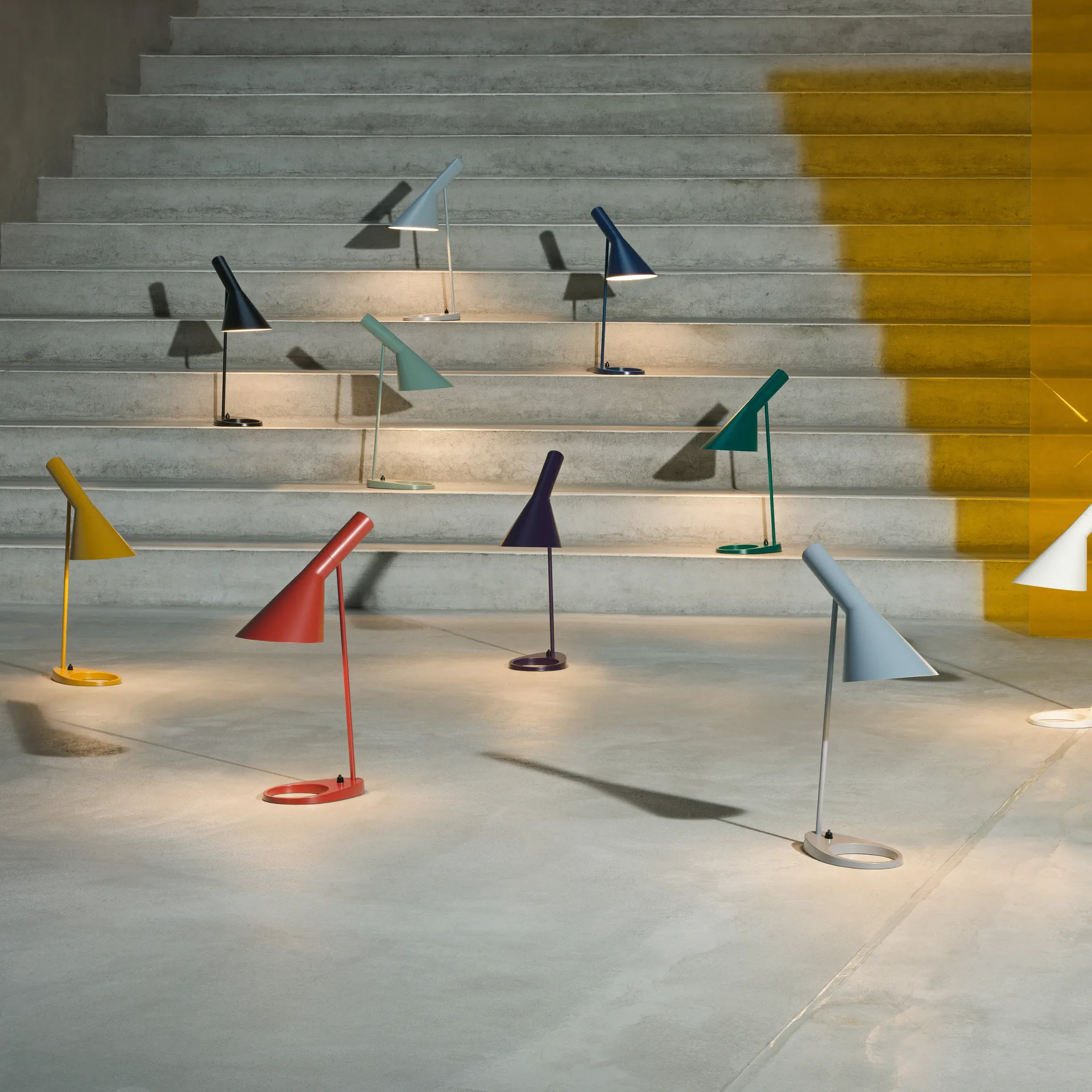 AJ table lamp, Aubergine Louis Poulsen