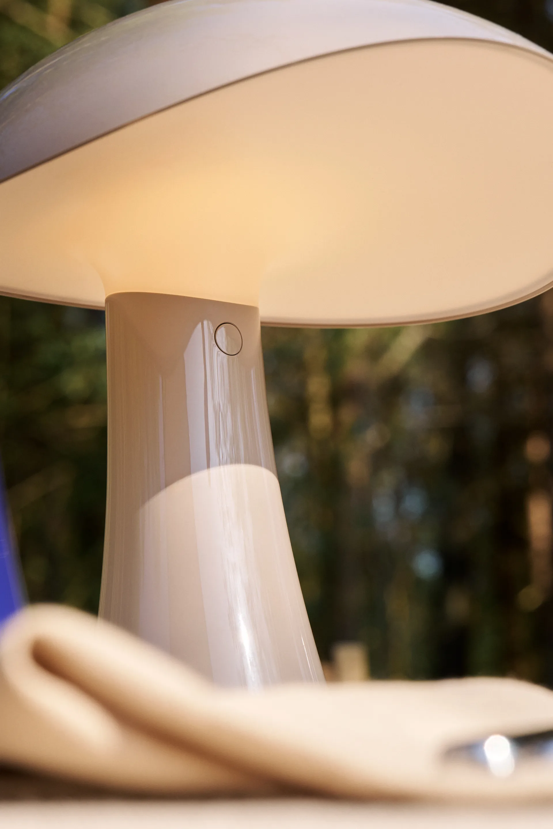 Rumee 220 portable table lamp, Cloud White Louis Poulsen