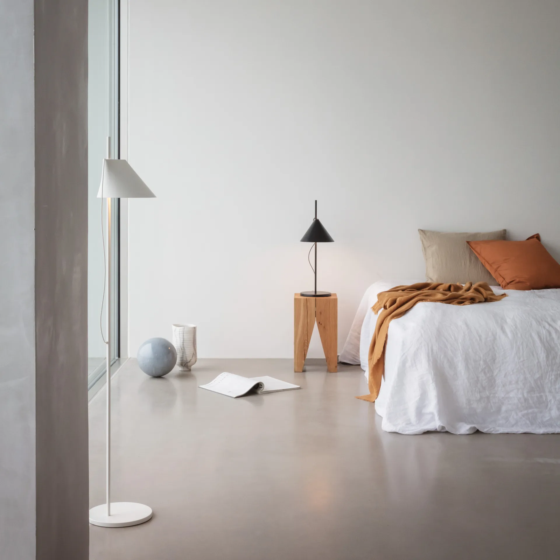 Yuh table lamp, Black Louis Poulsen
