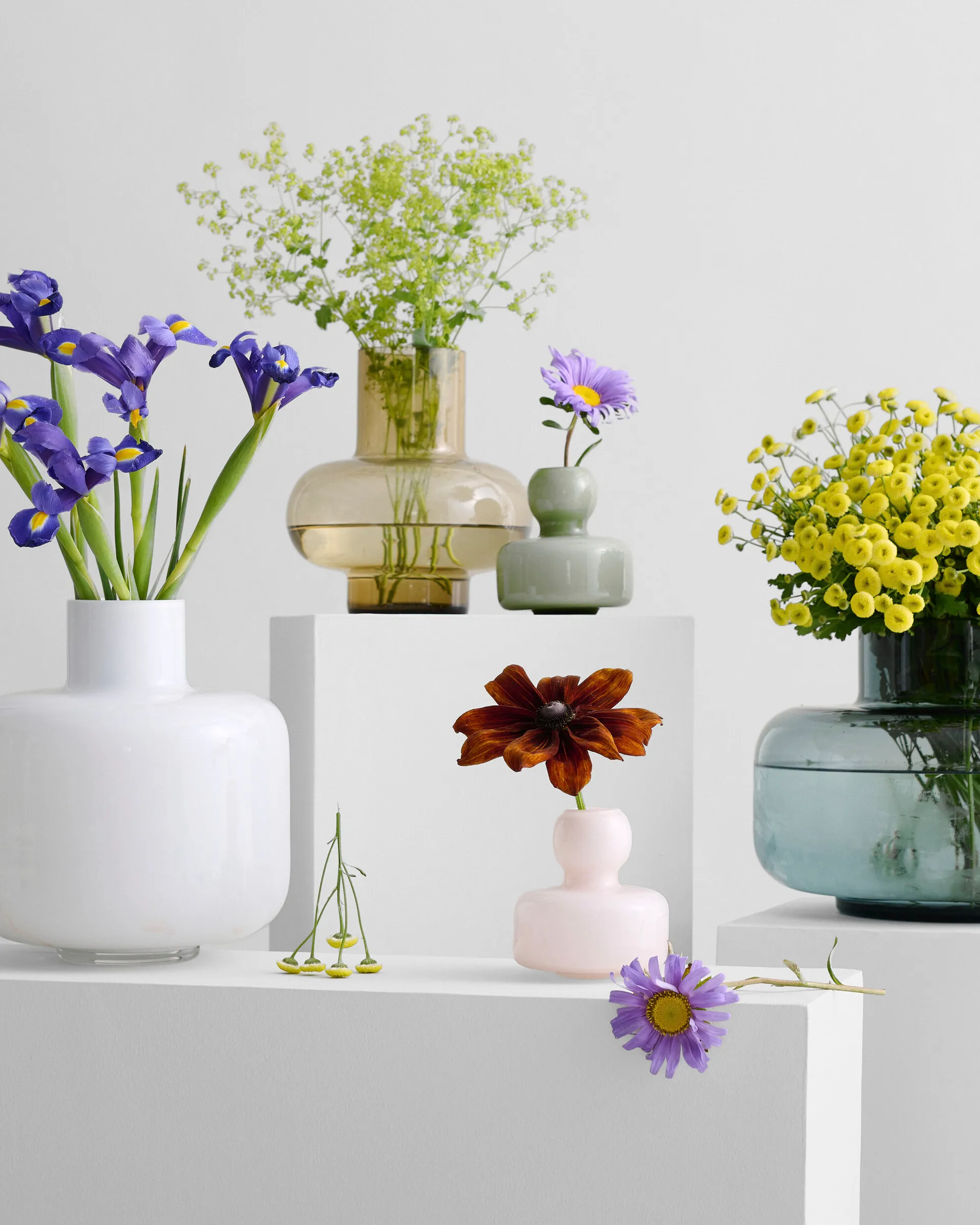 Ming vase, white Marimekko