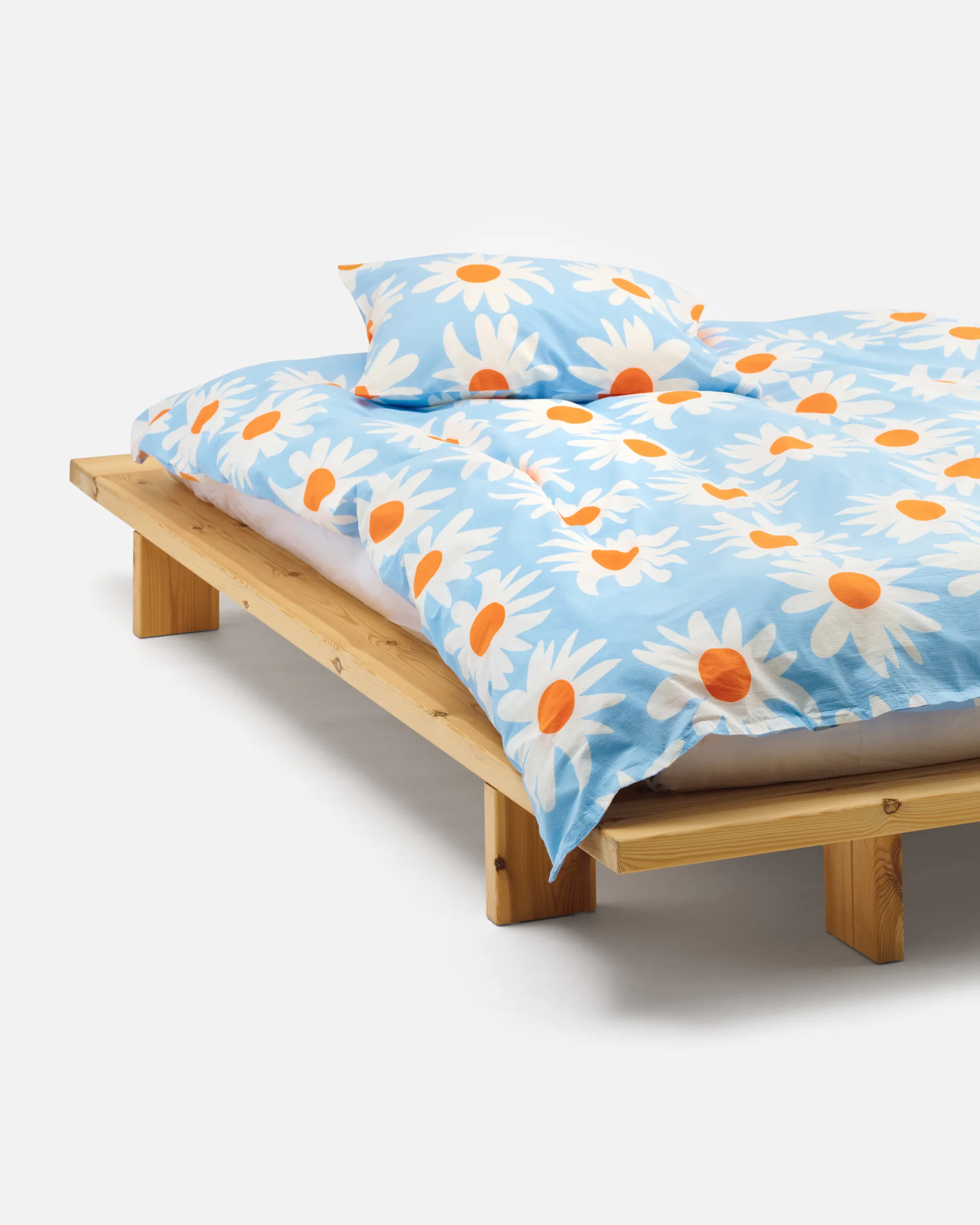 Rakastaa ei rakasta duvet cover 150x210 cm, Orange-Off-white-light blue Marimekko