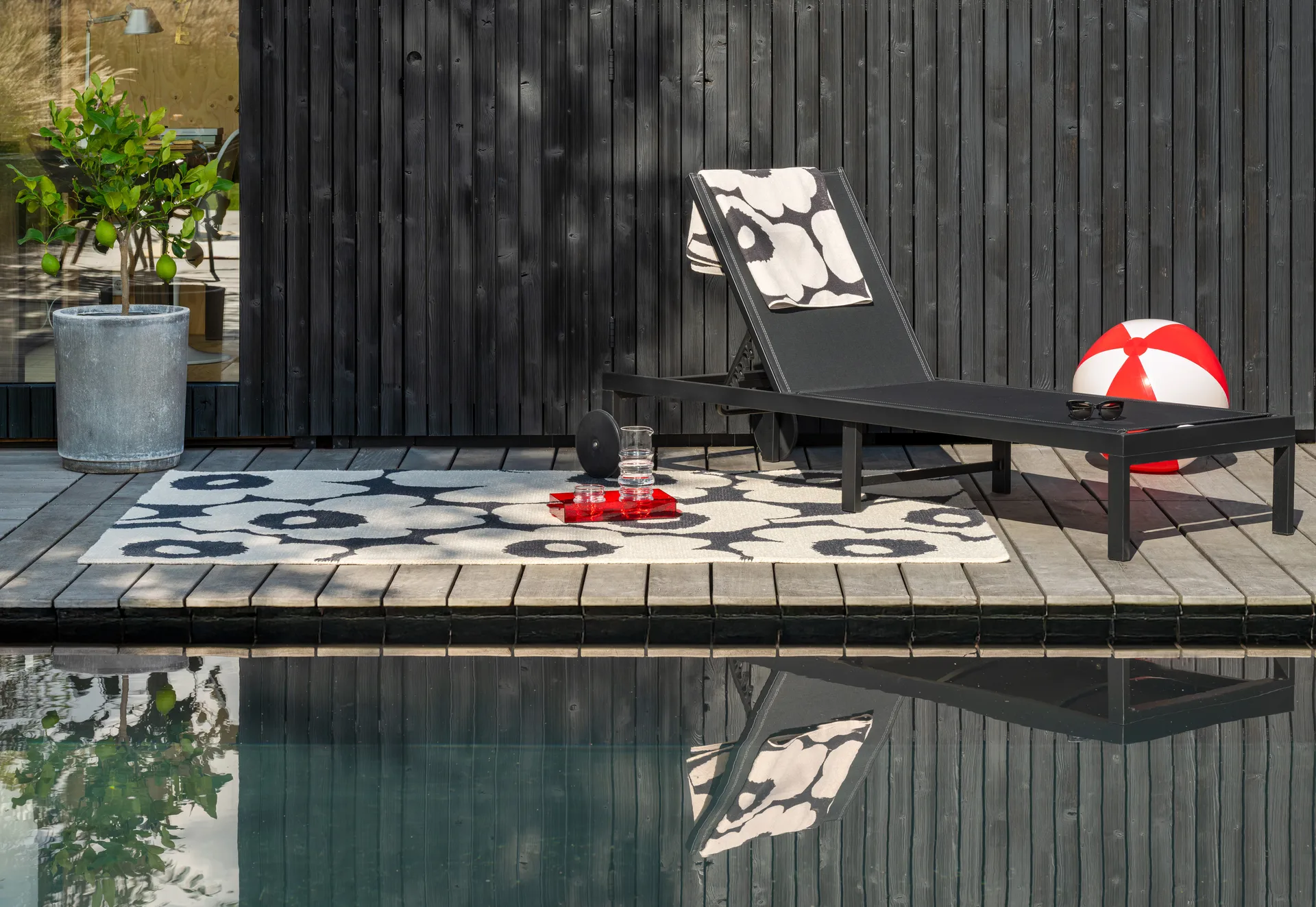 Unikko outdoor rug, Charcoal-white, 200x280 cm Marimekko