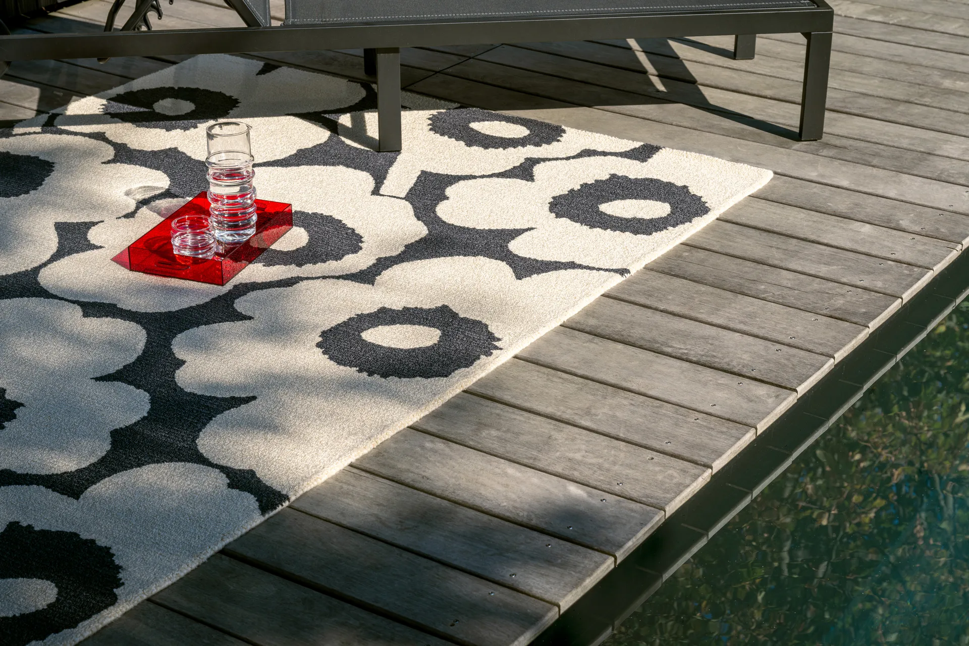Unikko outdoor rug, Charcoal-white, 200x280 cm Marimekko