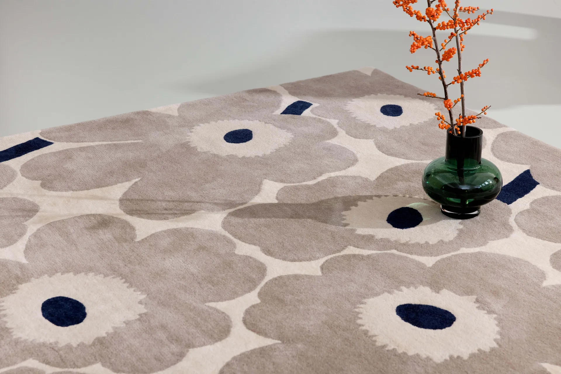 Unikko wool rug, Greige, 200x280 cm Marimekko