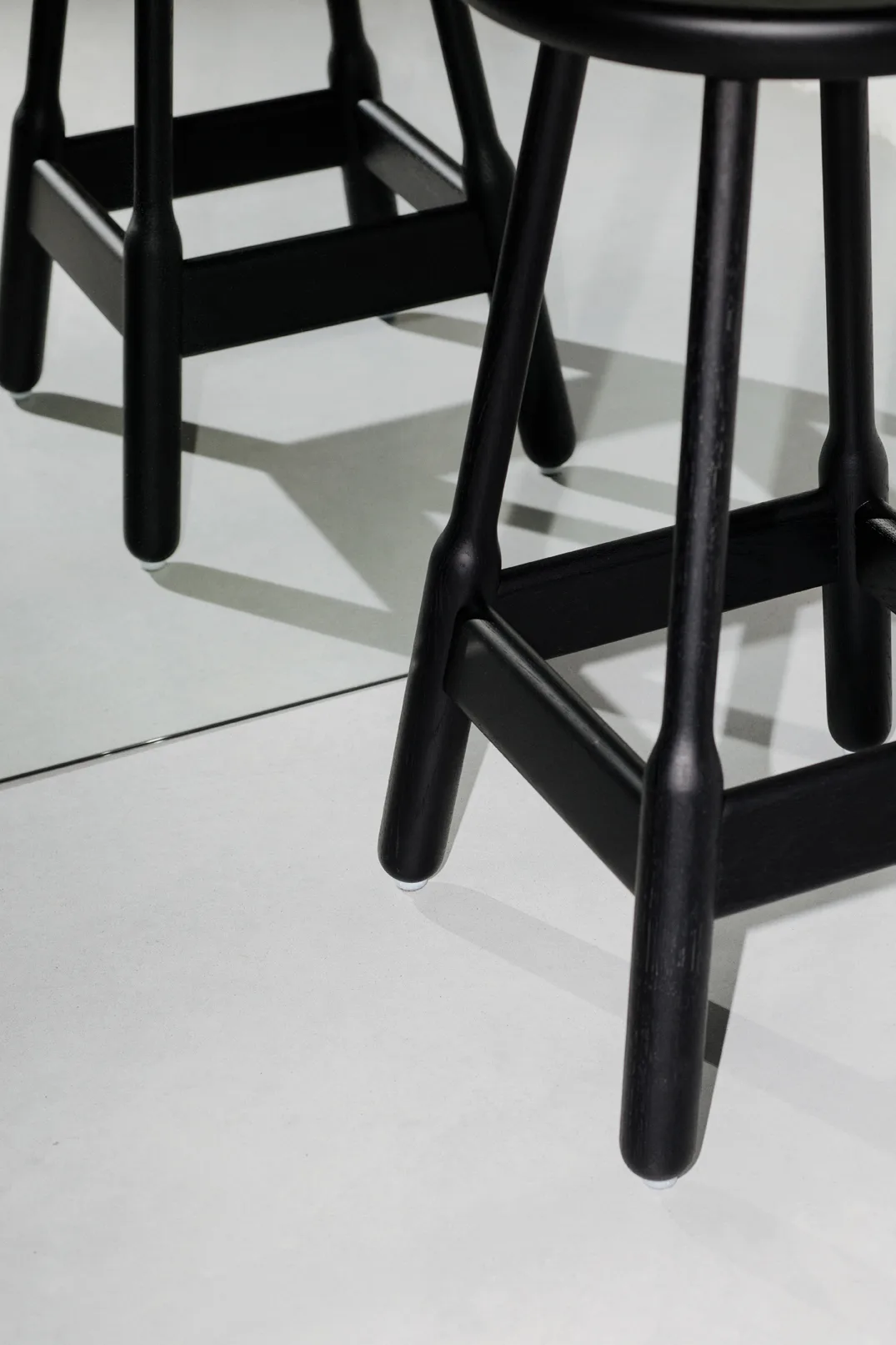 Albert barstool 50 cm, Dark stained oak Massproductions