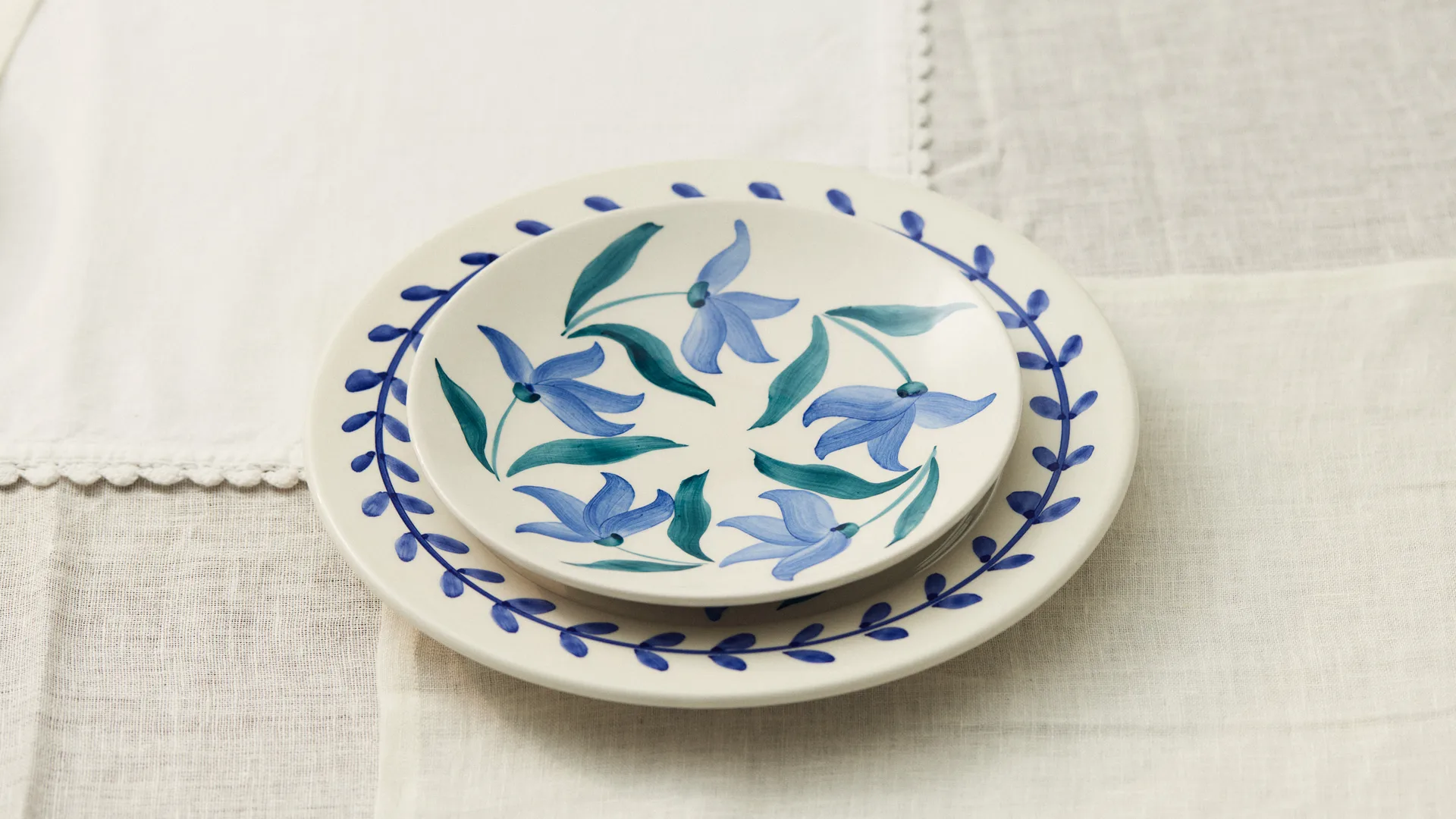 Flowers blossom plate Ø20 cm, White Mateus