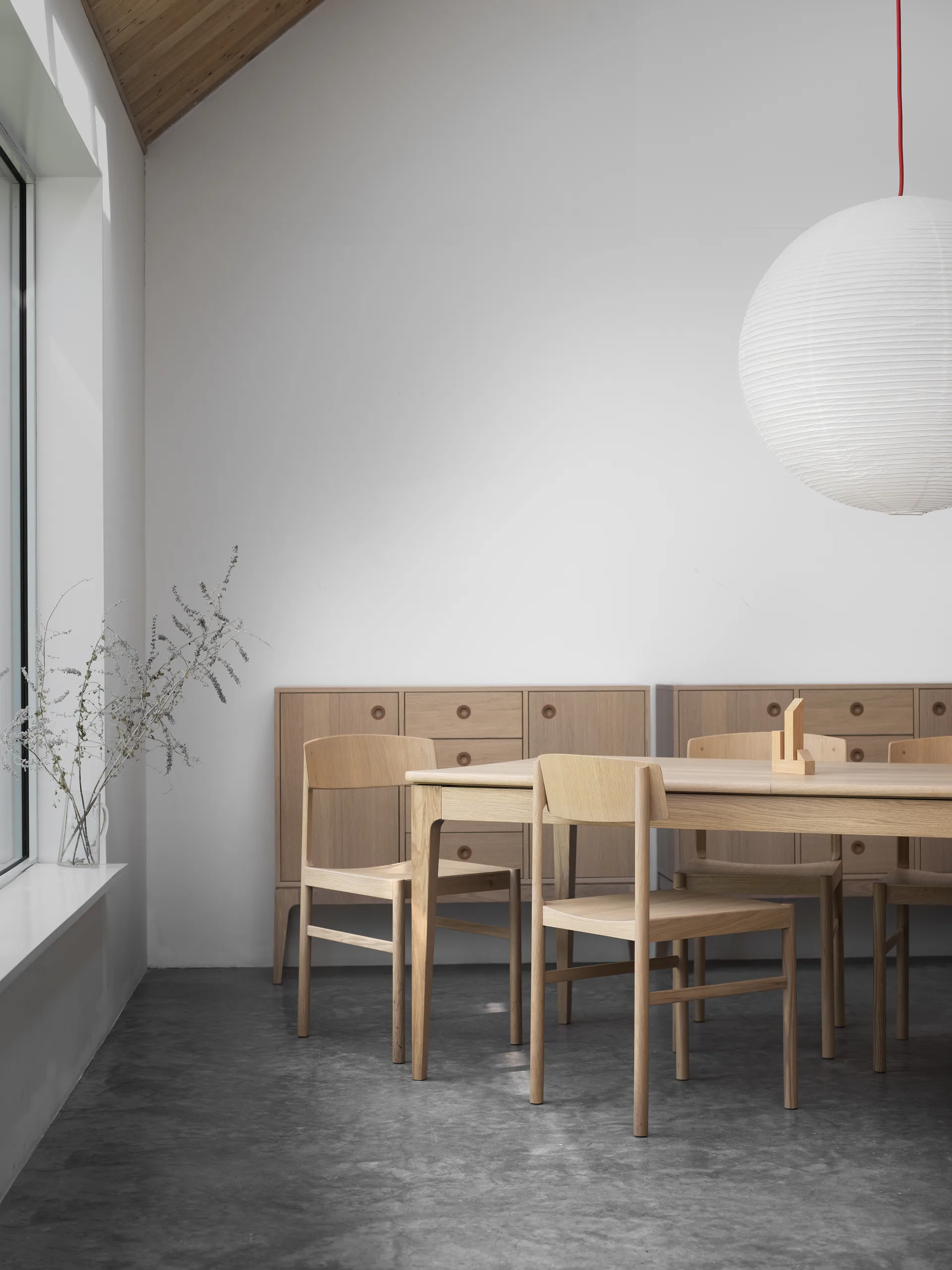 Rod chair, White pigmented matte lacquered oak Mavis