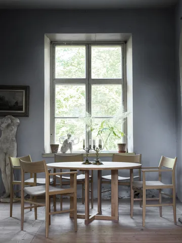 Siza armchair - White pigmented oak-linen seat - Mavis