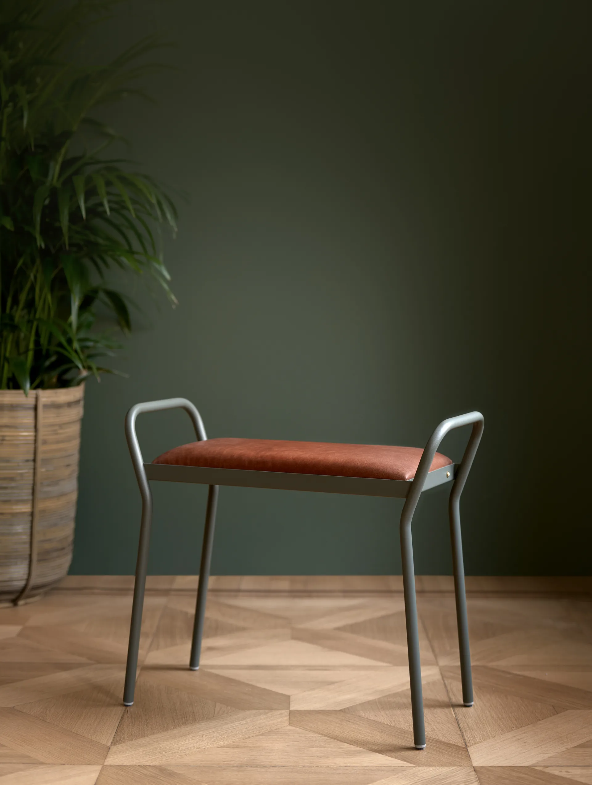 Anyone Stool, green grey/vintage cognac Maze