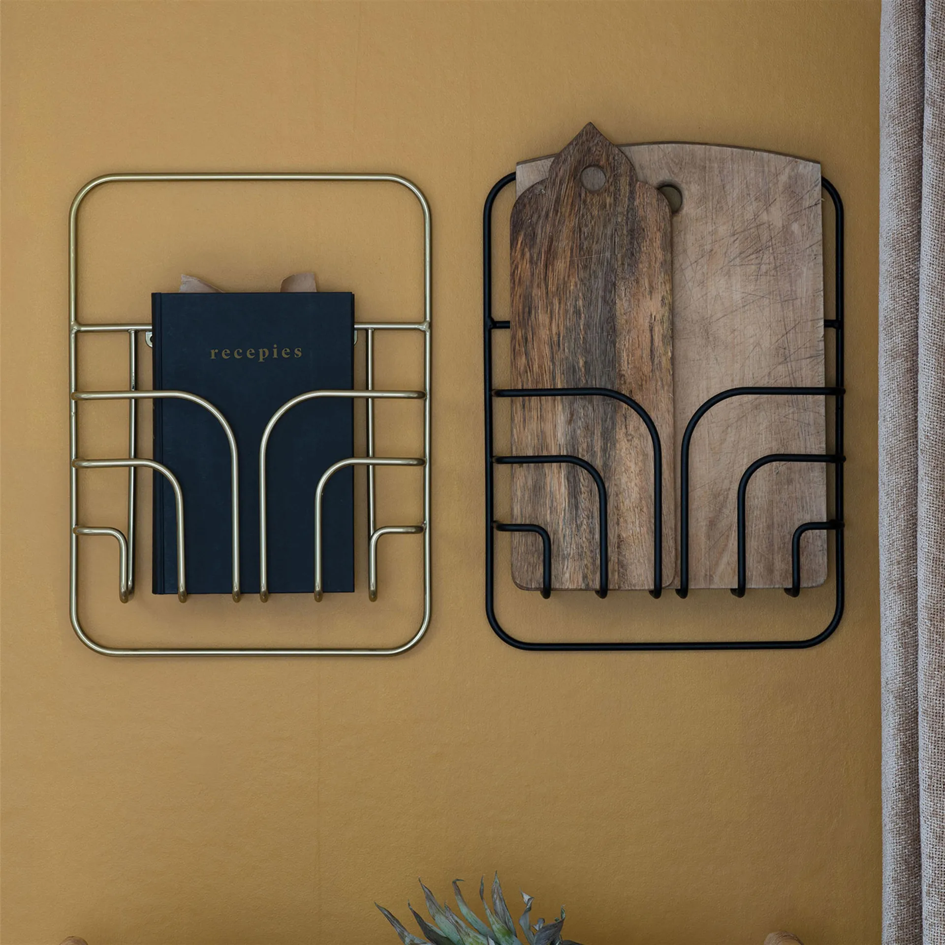Now S Magazine rack, black Maze