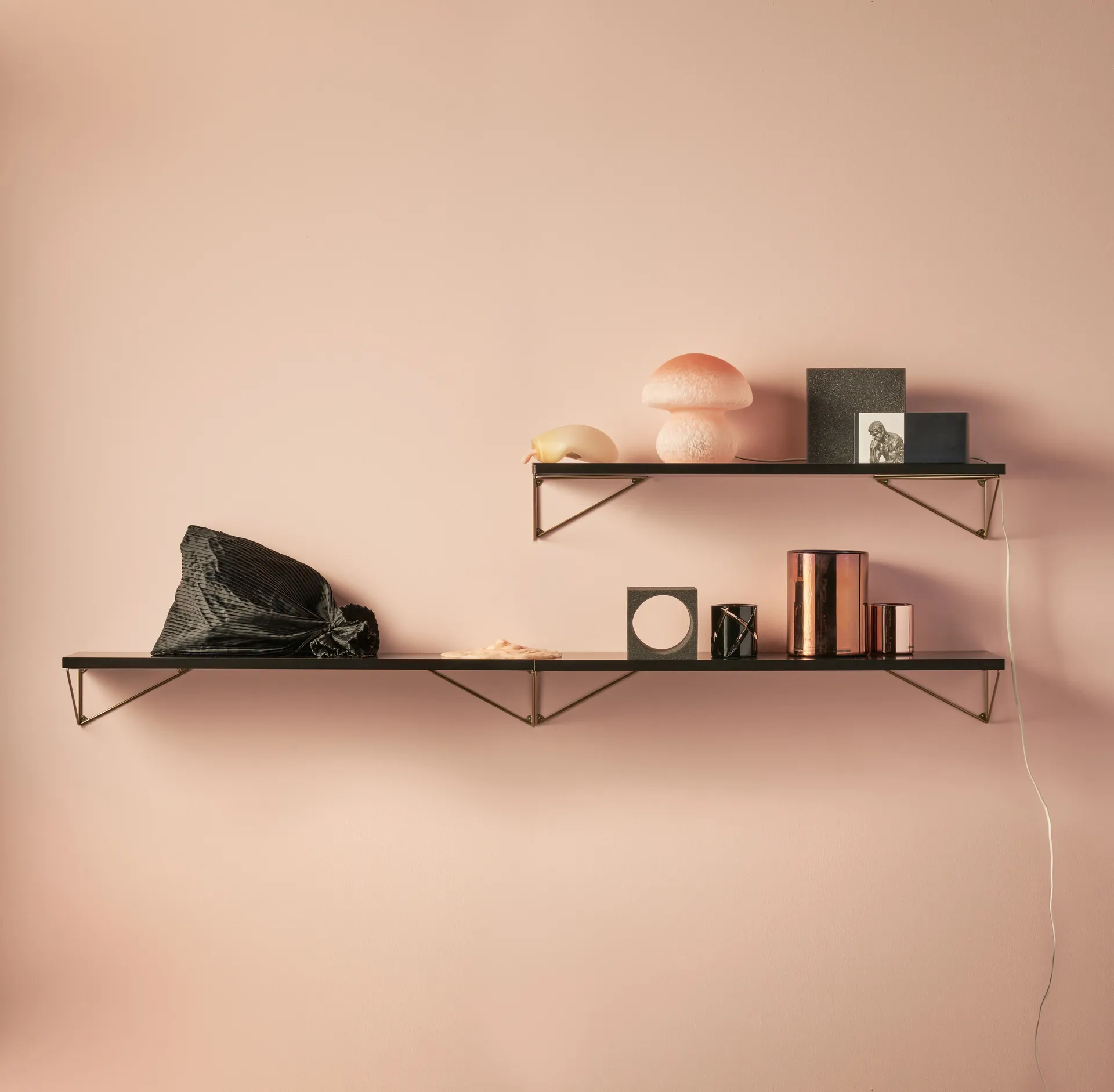 Pythagoras Bundle A shelving system black-brass,  Maze