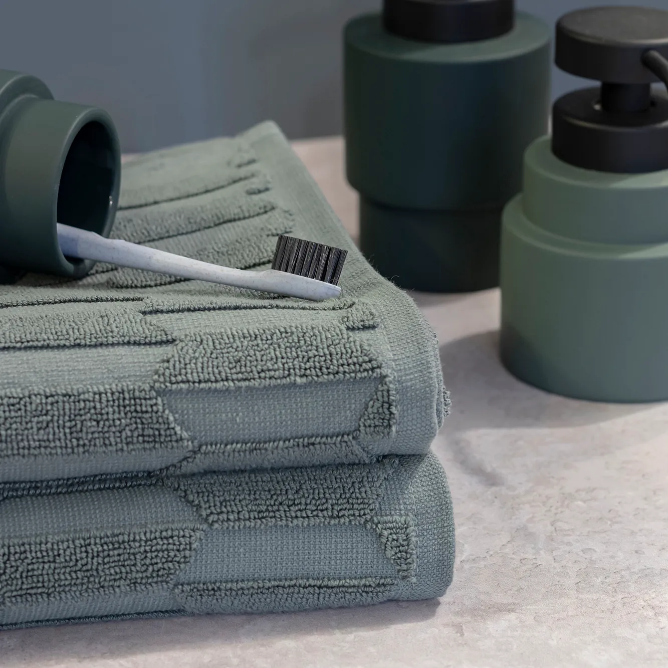 Geo towel 70x133 cm, Pine green Mette Ditmer