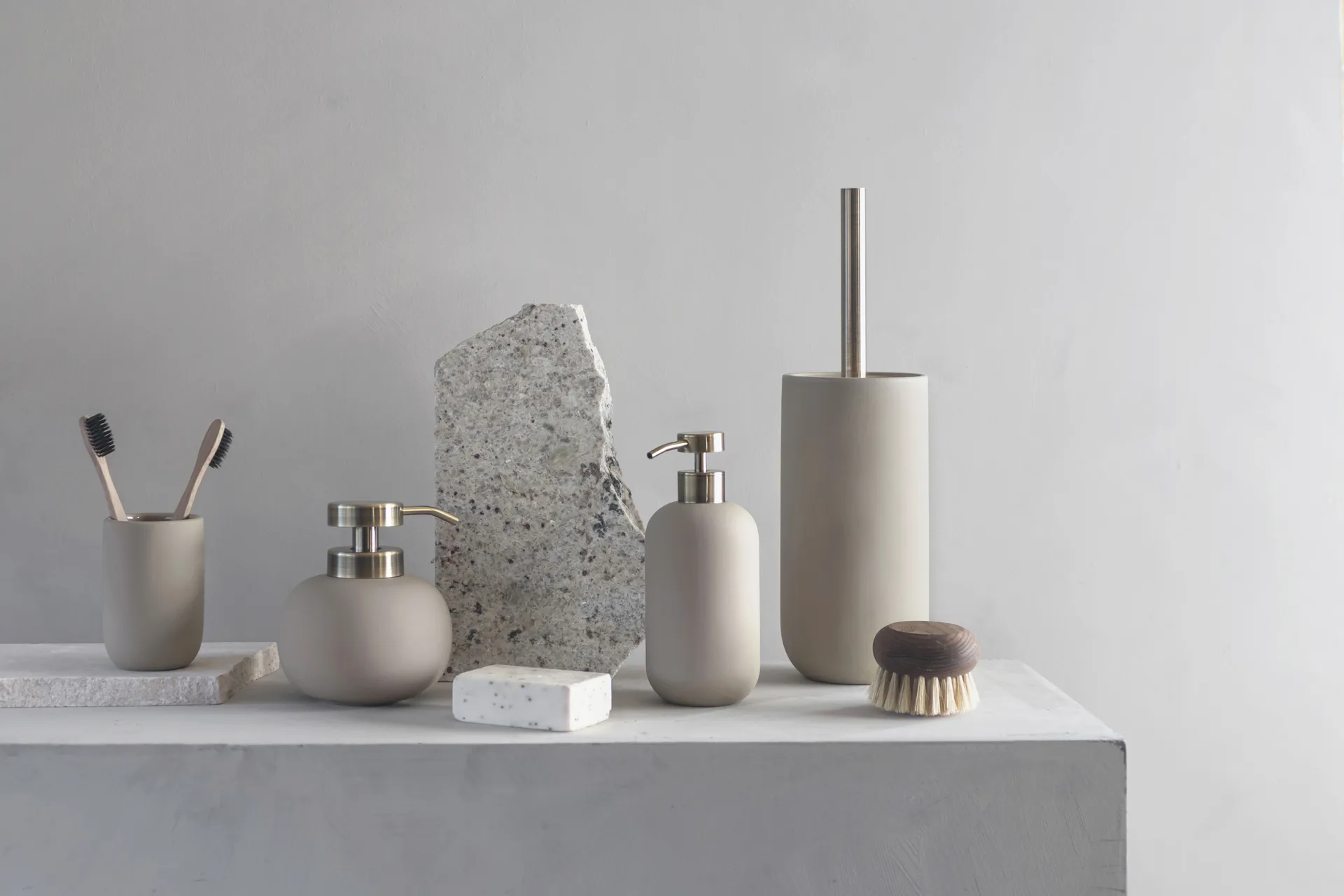 Lotus soap dispenser high, Sand Mette Ditmer