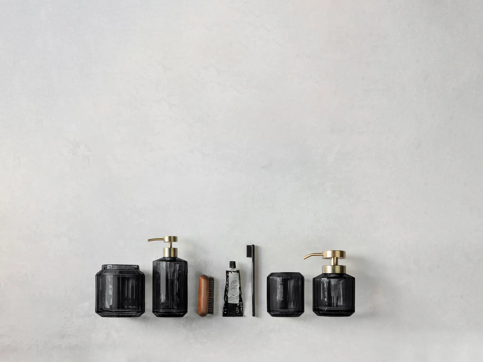 Vision soap dispenser low, Black Mette Ditmer