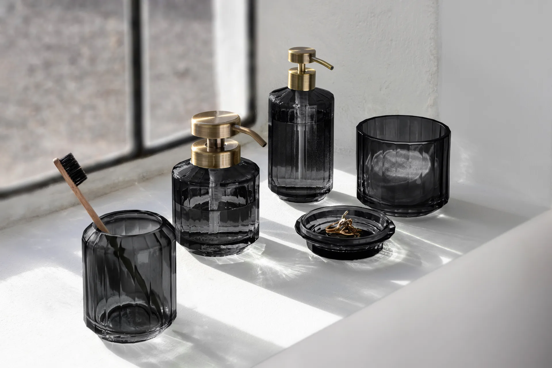 Vision toothbrush holder, Black Mette Ditmer
