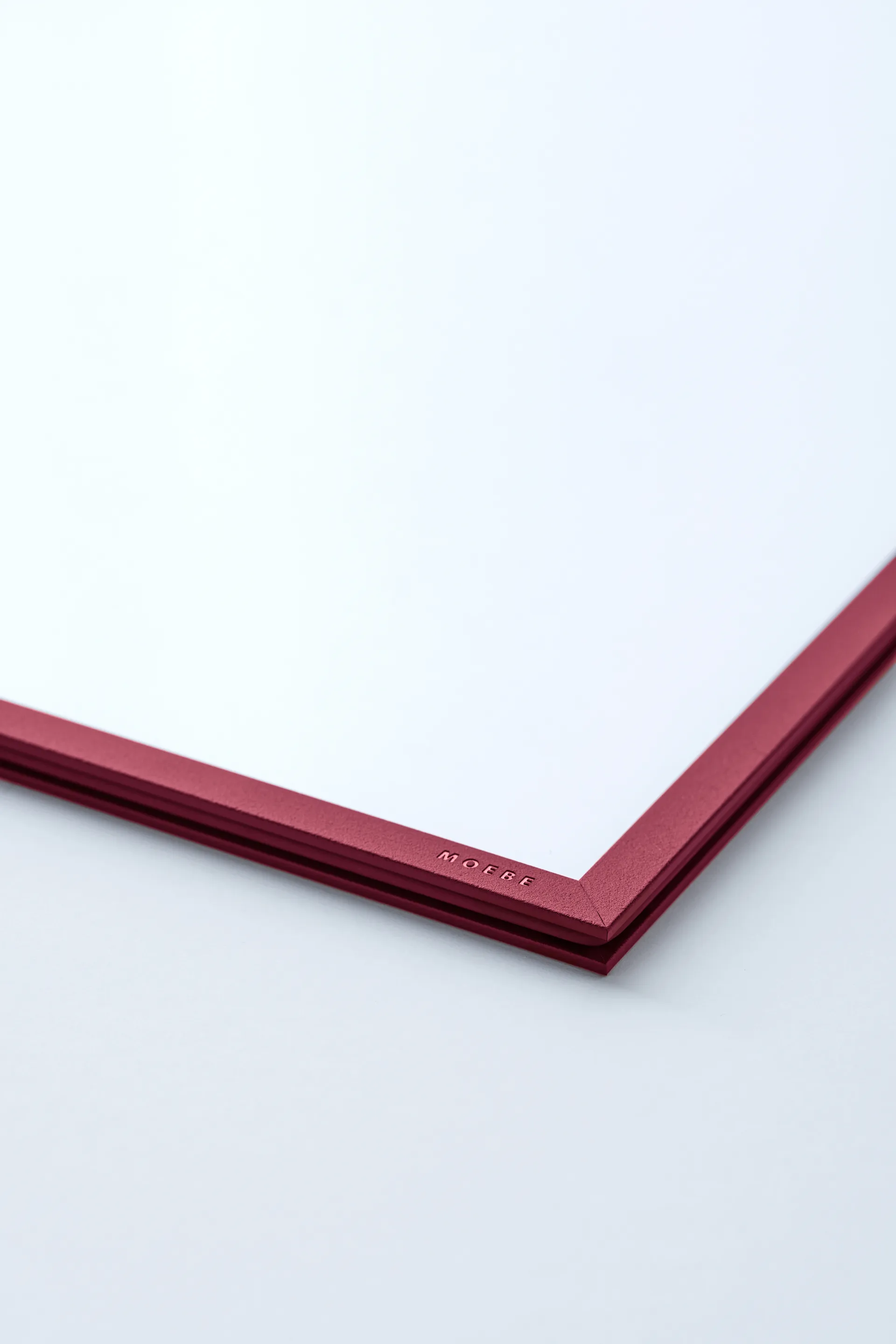 Moebe frame A4 22.6x31.3 cm, Transparent. Red MOEBE