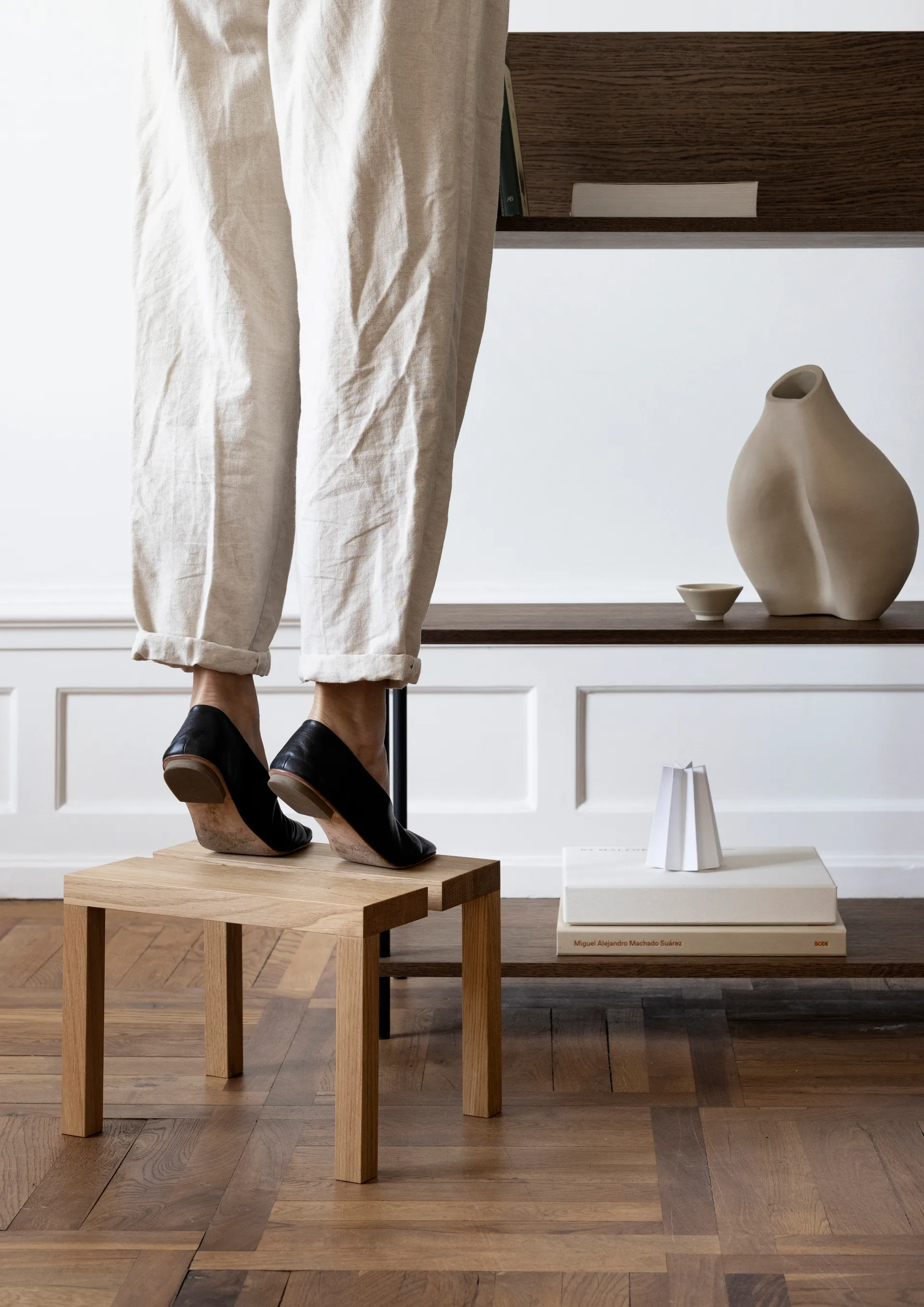 Moebe Peg stool small 35x27.5x22 cm, Oak MOEBE