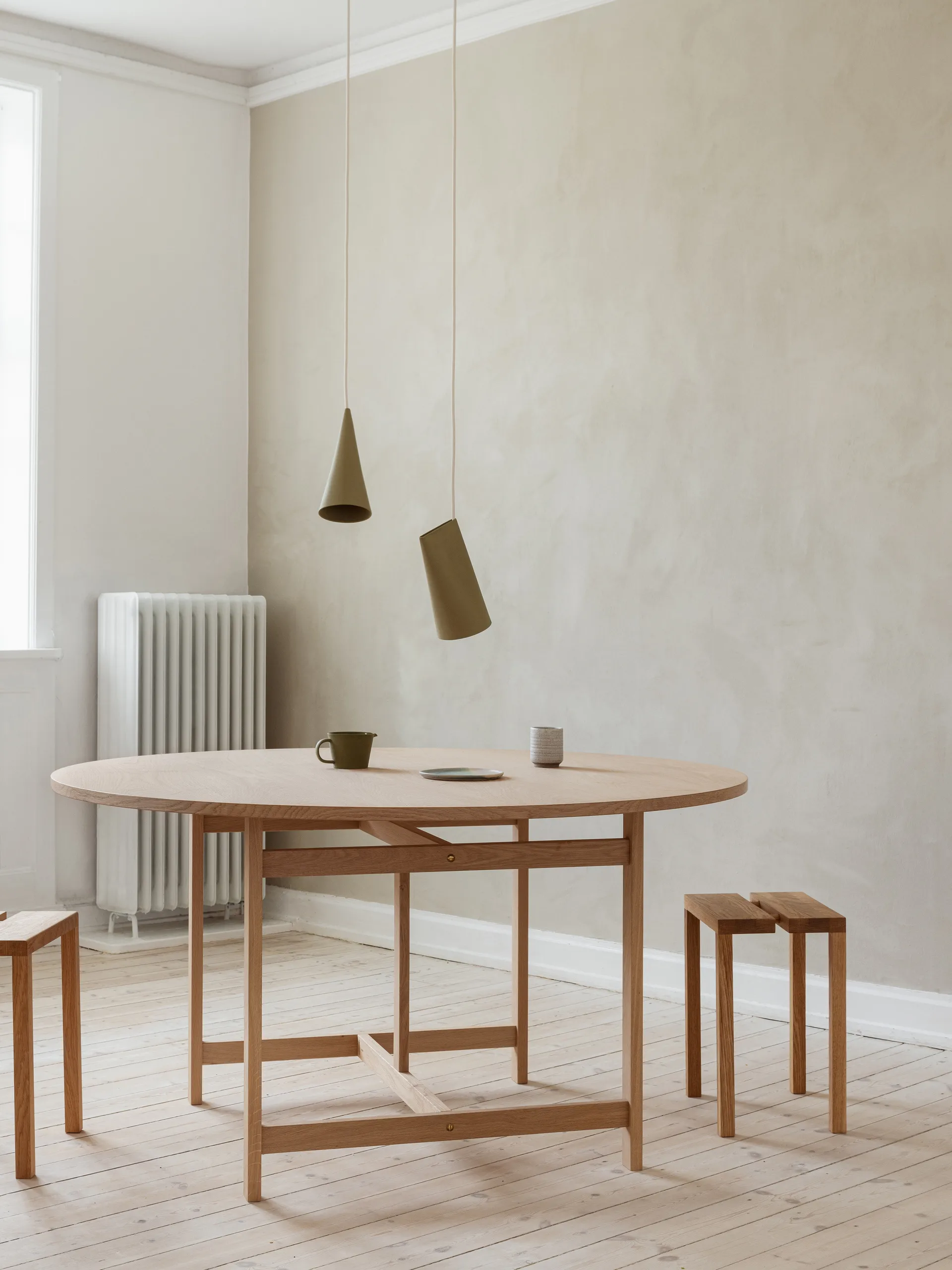 Moebe round dining table Ø140 x73.2 cm, Oak MOEBE