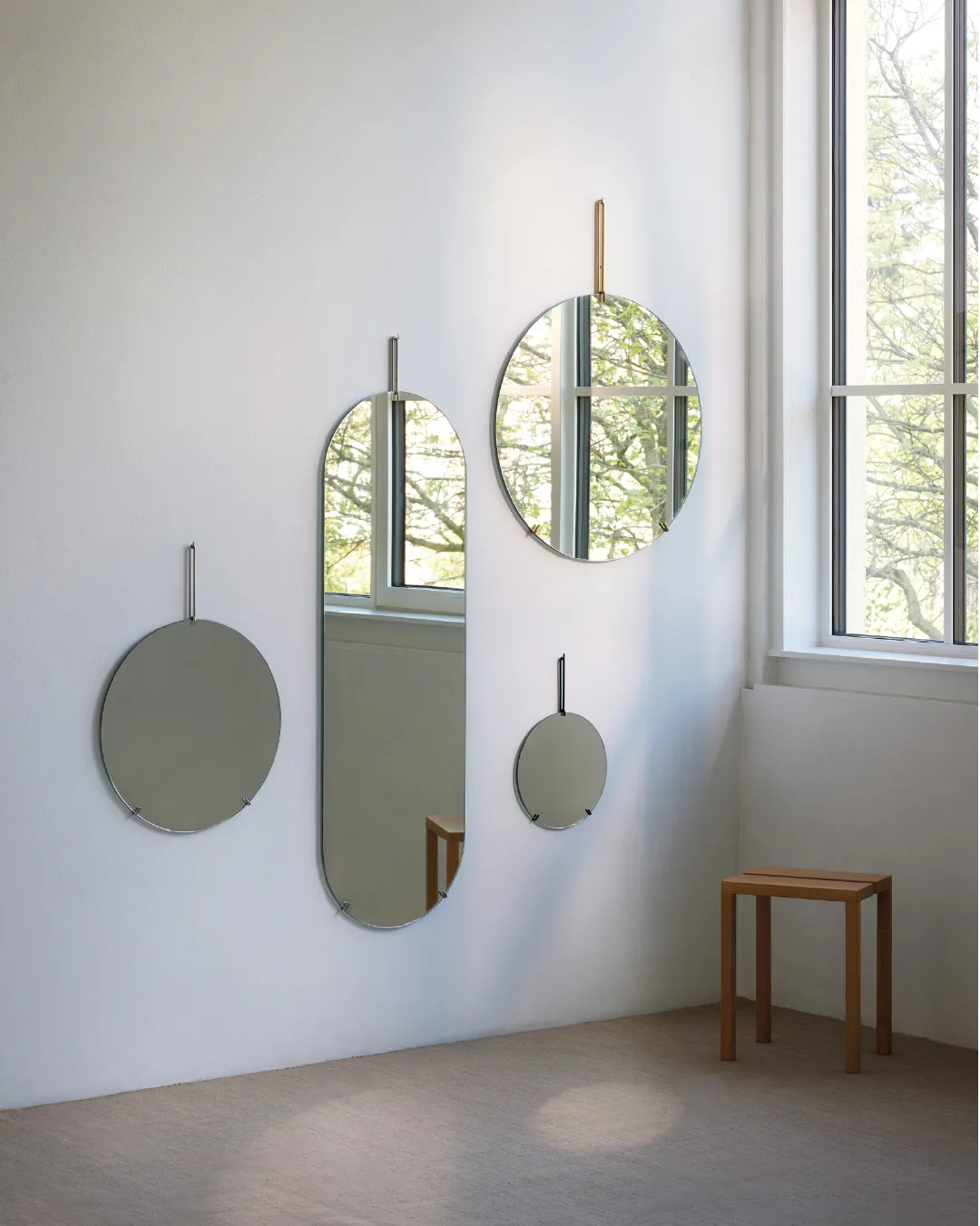 Moebe wall mirror 133 cm, Stainless steel MOEBE