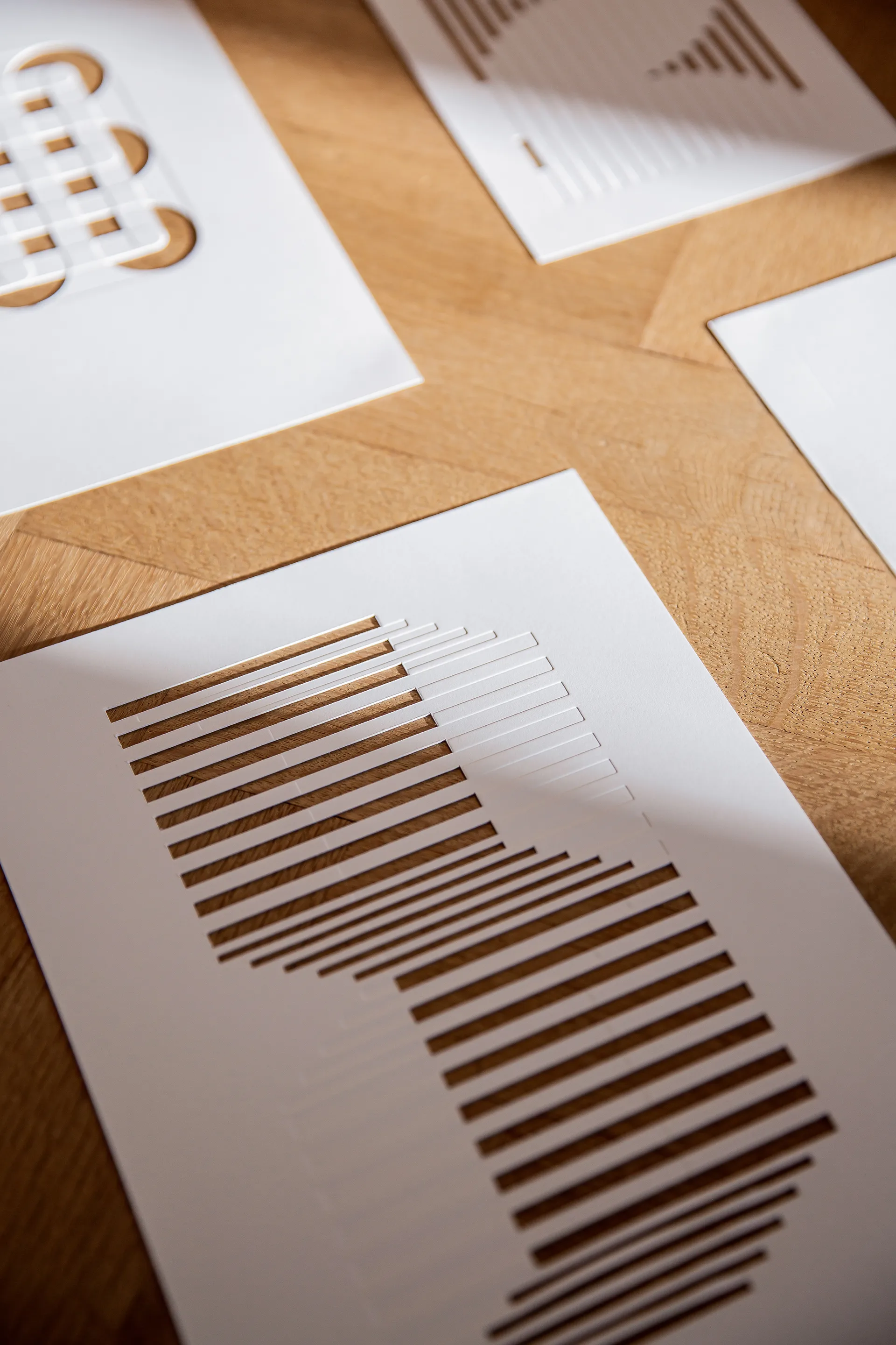 Relief artwork shifted lines 29.7x42 cm, Off White MOEBE
