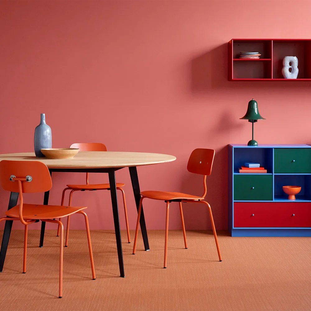 Kevi 2060 chair, Snow laquered stand stainedash Montana