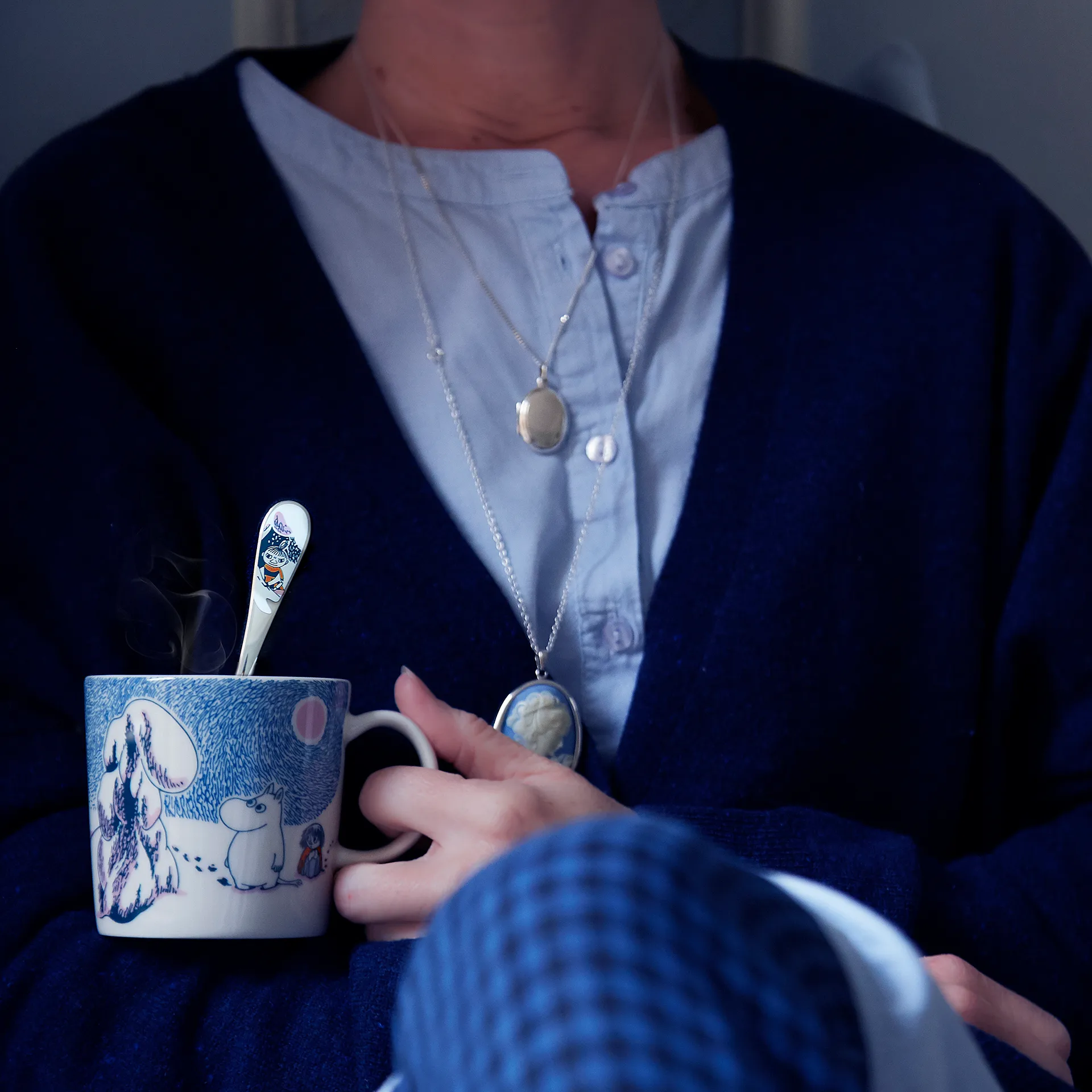 Crown snow-load Moomin mug 2019, Blue Moomin Arabia