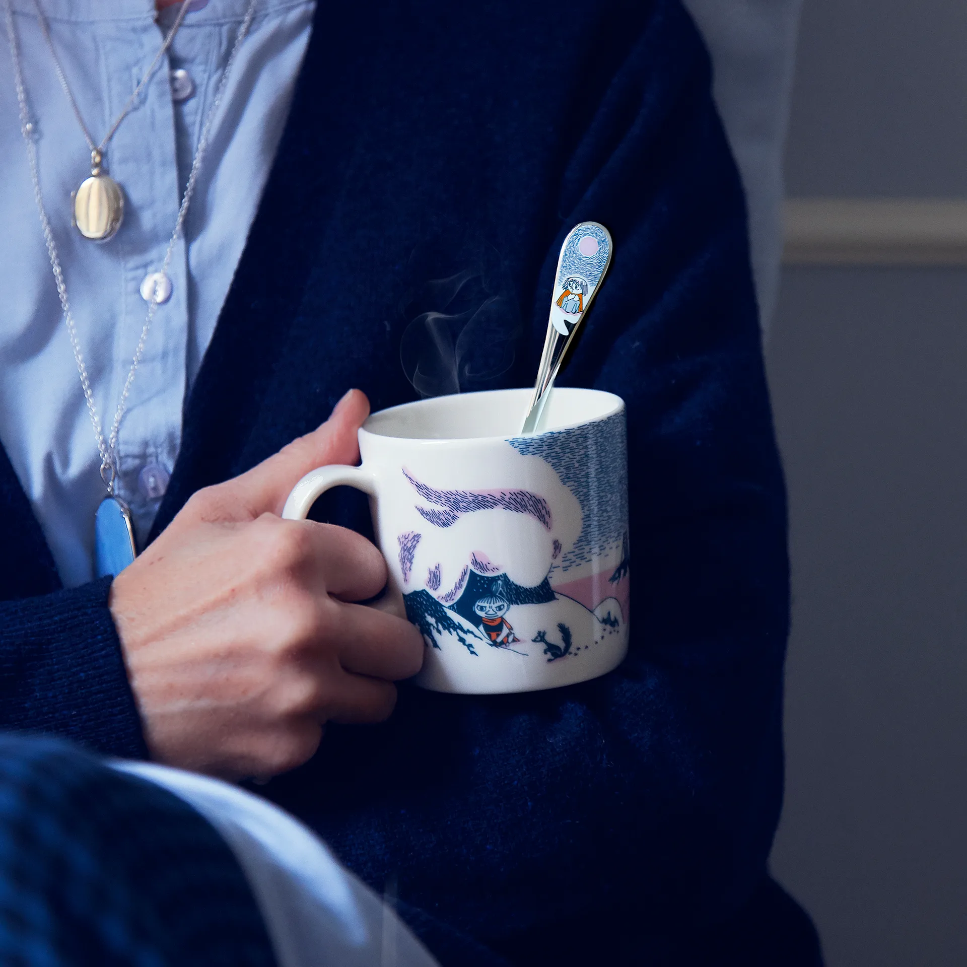 Crown snow-load Moomin mug 2019, Blue Moomin Arabia