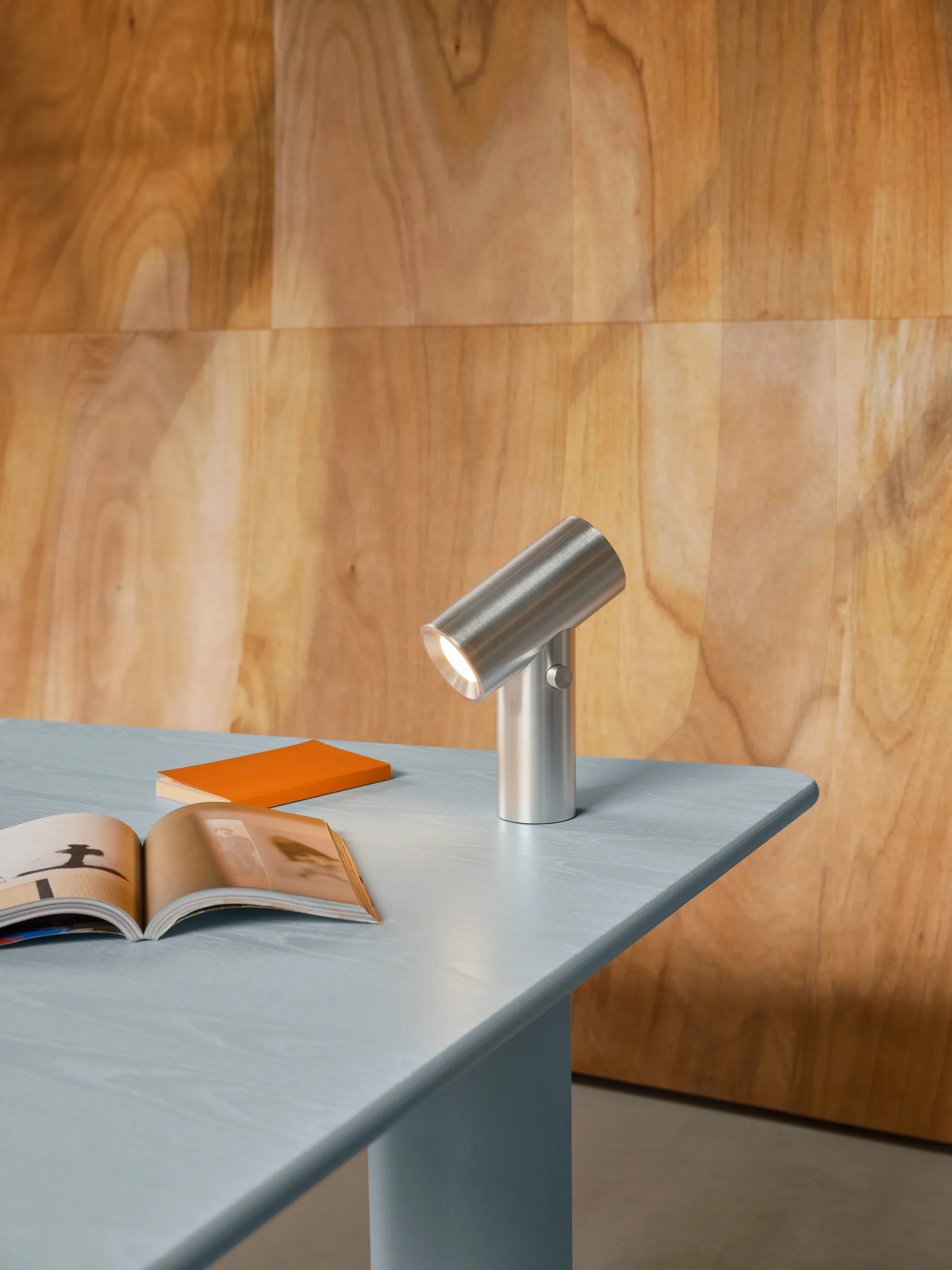 Beam portable table lamp, Aluminium, 26.2 cm Muuto