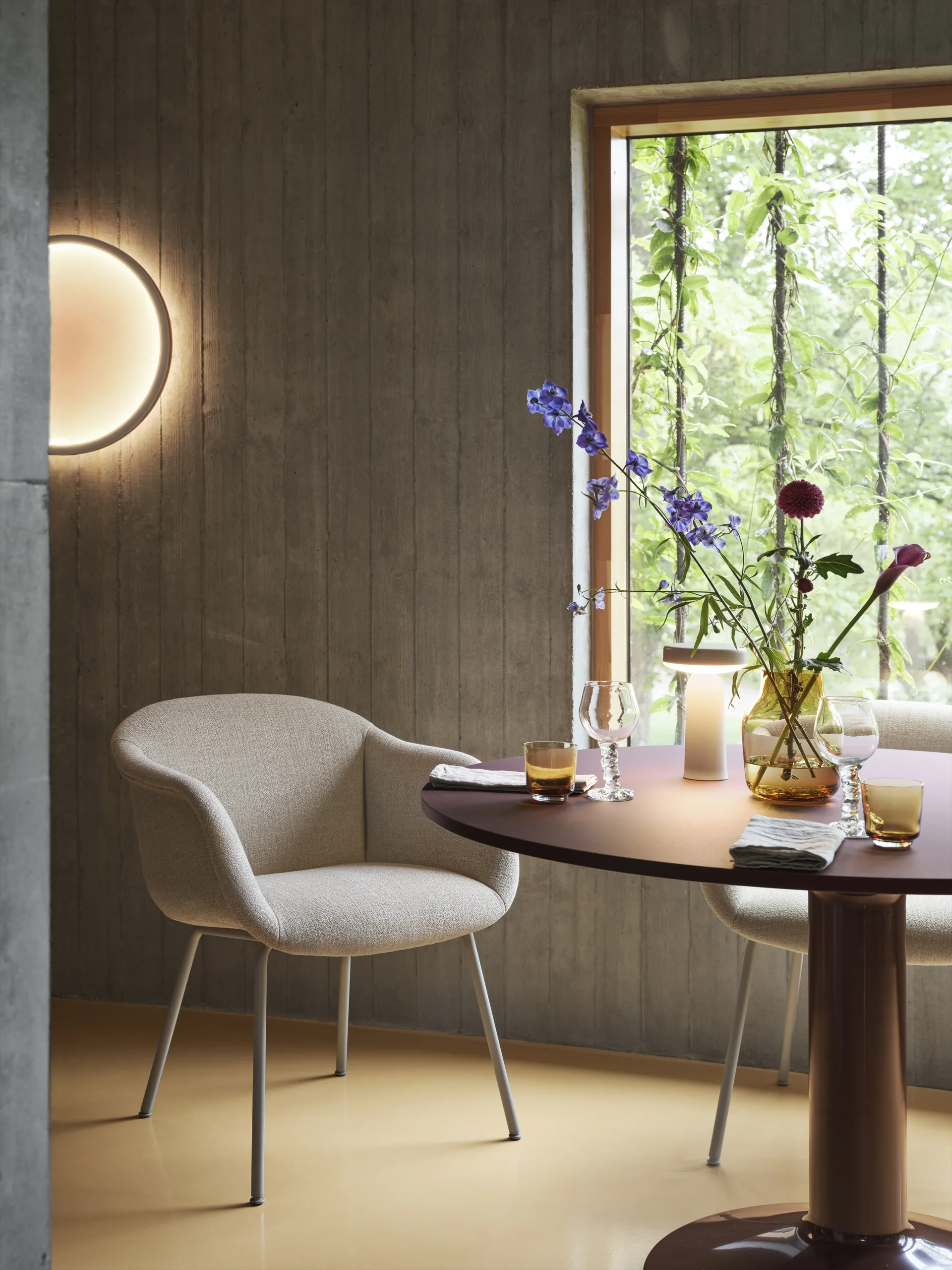 Calm wall lamp Ø50 cm, White/Black Muuto