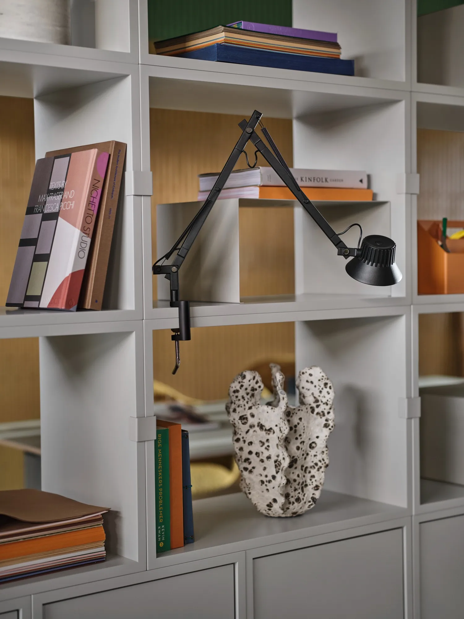 Dedicate L2 table lamp with clamp, Brown Green Muuto