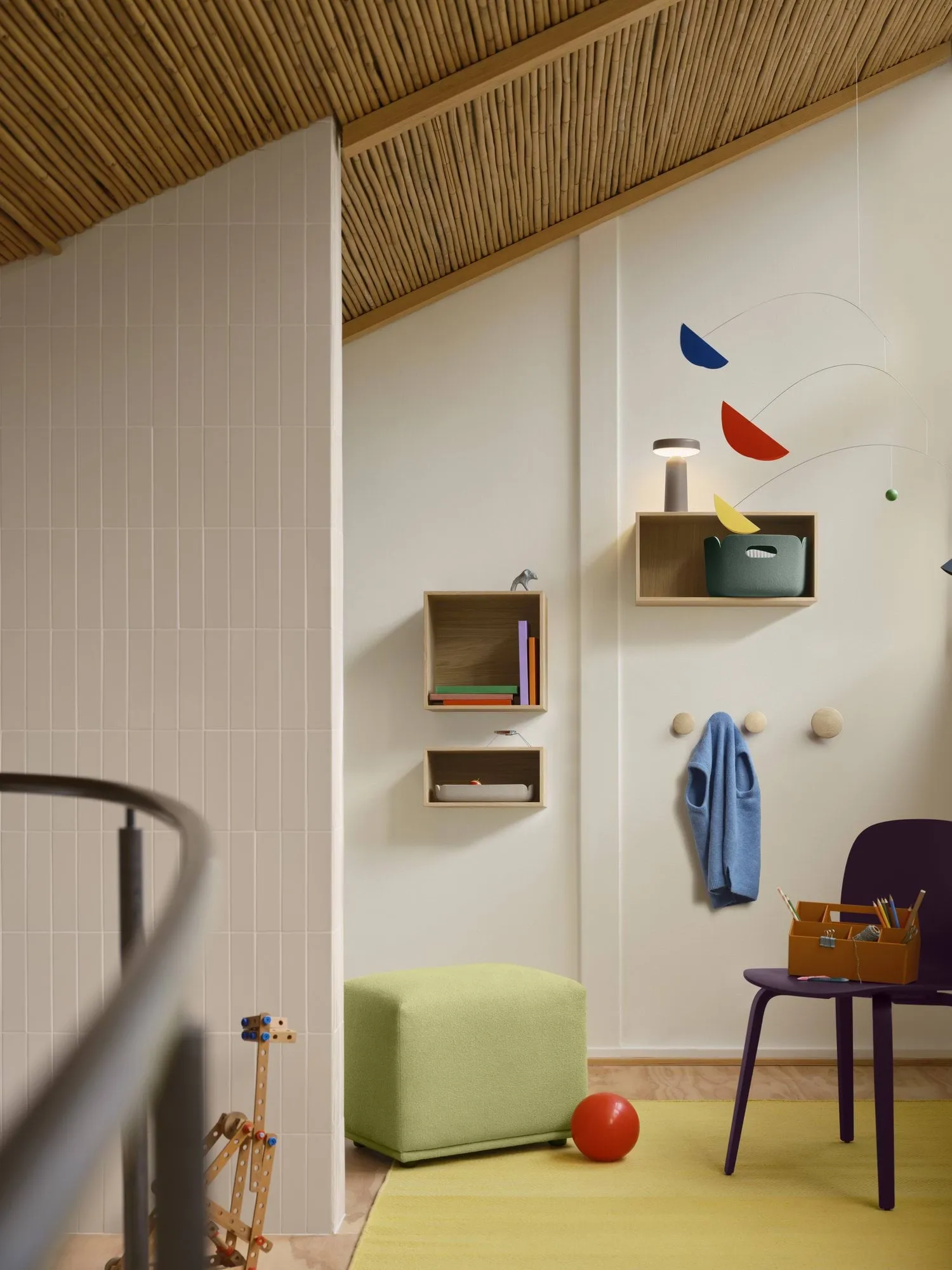 Dots Wood coat hook, Yellow-beige, Ø9 cm Muuto