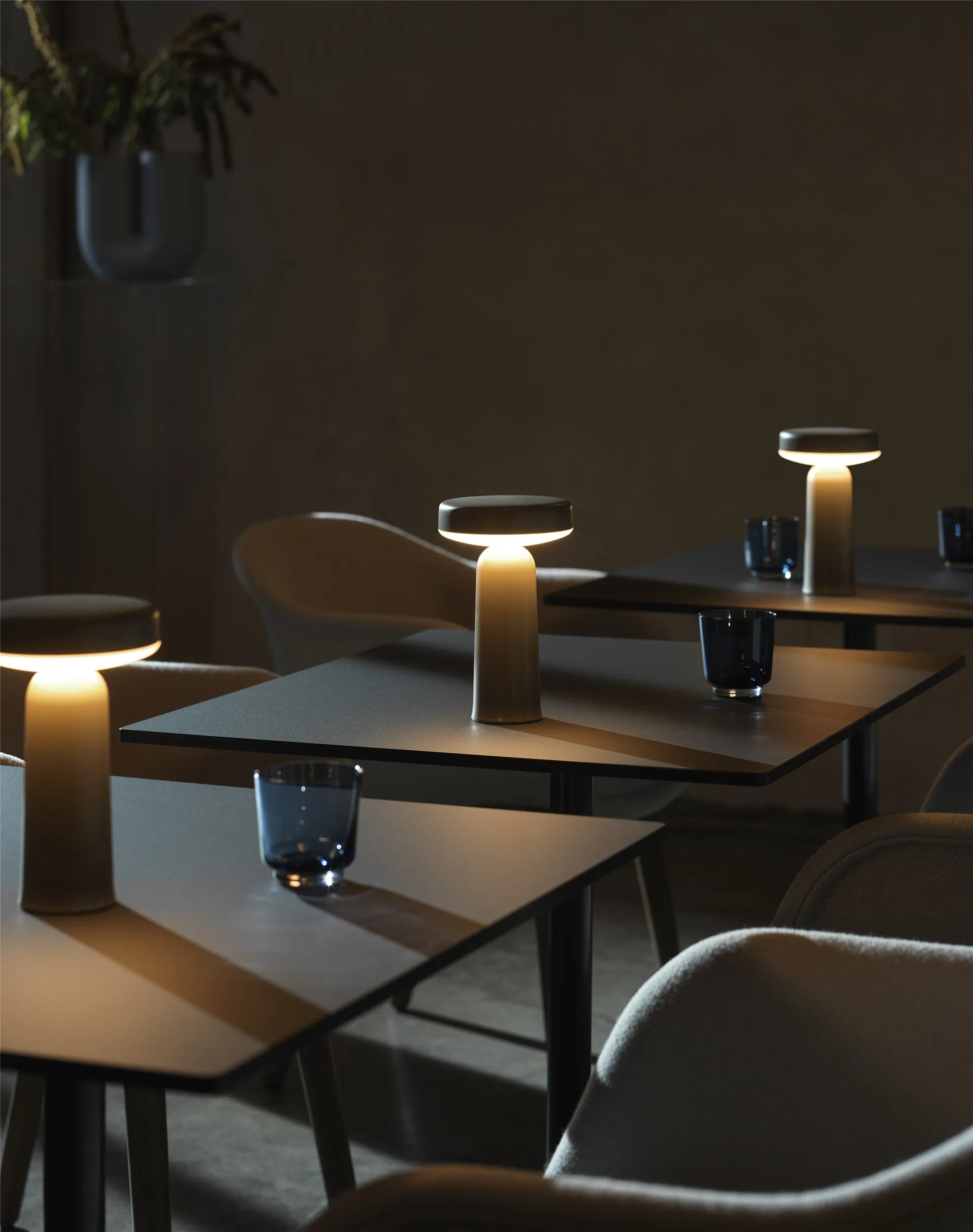 Ease portable table lamp 21.5 cm, Taupe Muuto