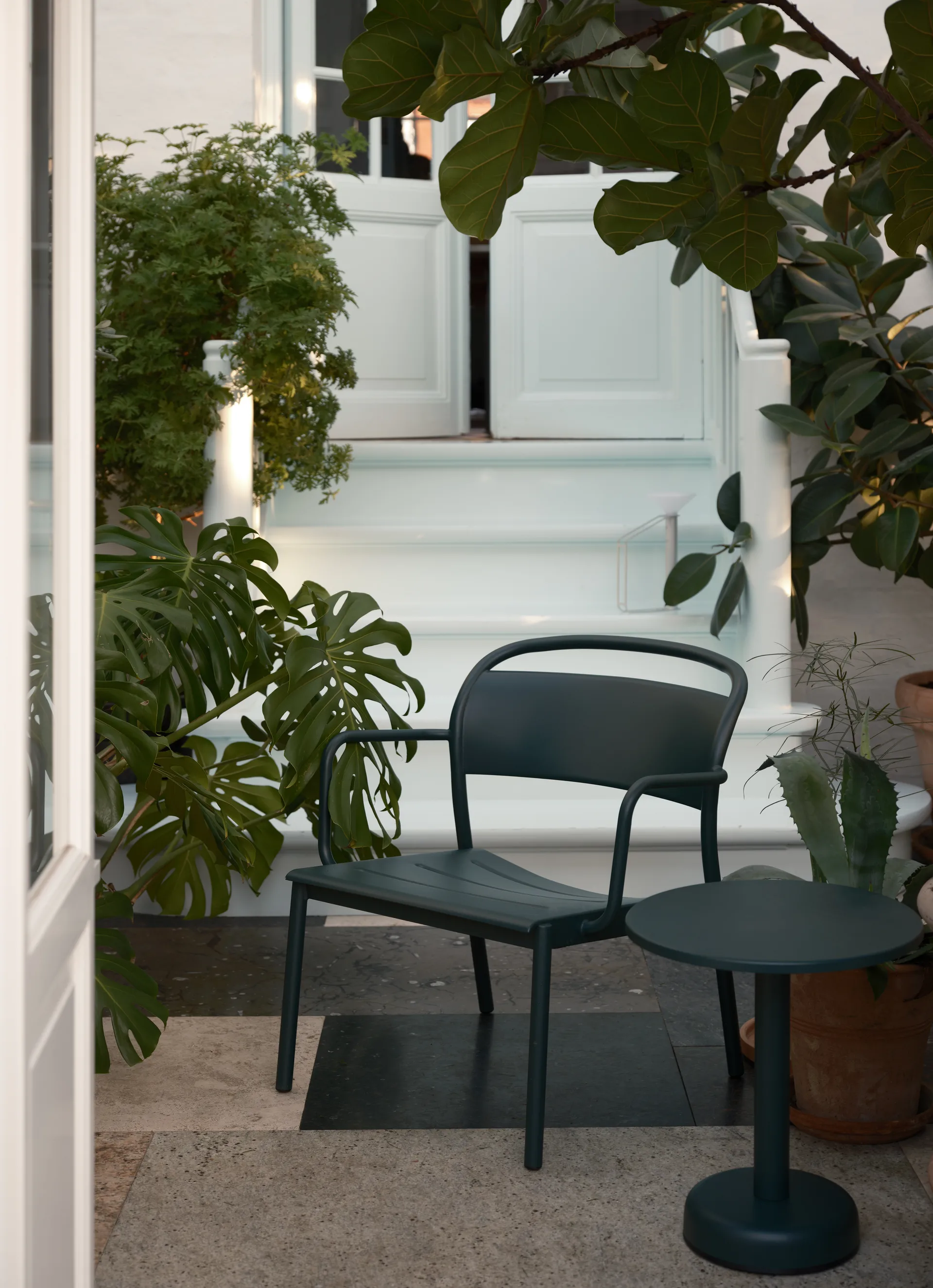 Linear Steel lounge armchair, Dark green Muuto