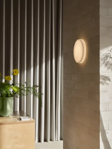 Looped ceiling light IP44 - White - Muuto