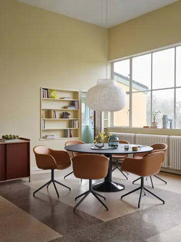 Midst pedestal table - Dark oiled oak-grey, Ø160 cm - Muuto